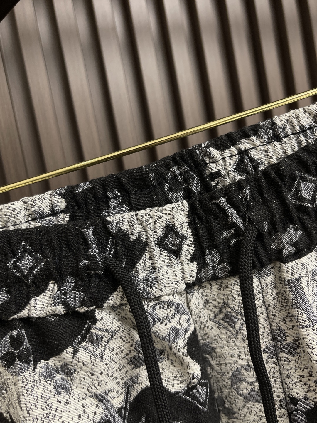 🛒🛒LV 2025ss扎染挂毯图案夏威夷牛仔短裤，男女日常通勤穿搭必备单品，98％棉 2％弹力纤维牛仔面