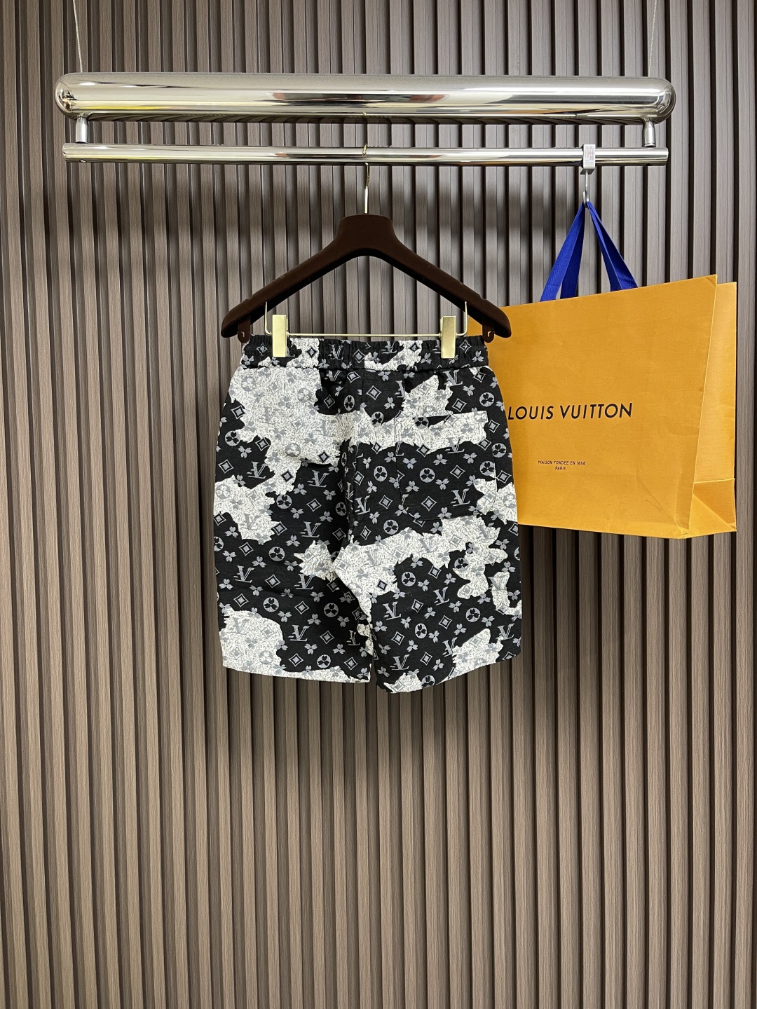 🛒🛒LV 2025ss扎染挂毯图案夏威夷牛仔短裤，男女日常通勤穿搭必备单品，98％棉 2％弹力纤维牛仔面