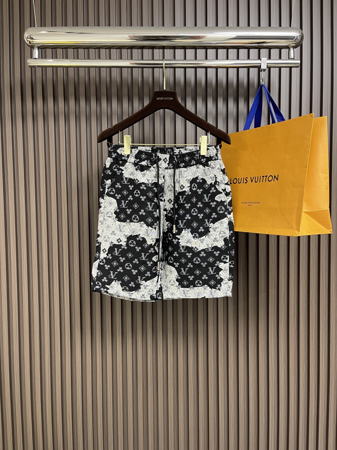 🛒🛒LV 2025ss扎染挂毯图案夏威夷牛仔短裤，男女日常通勤穿搭必备单品，98％棉 2％弹力纤维牛仔面