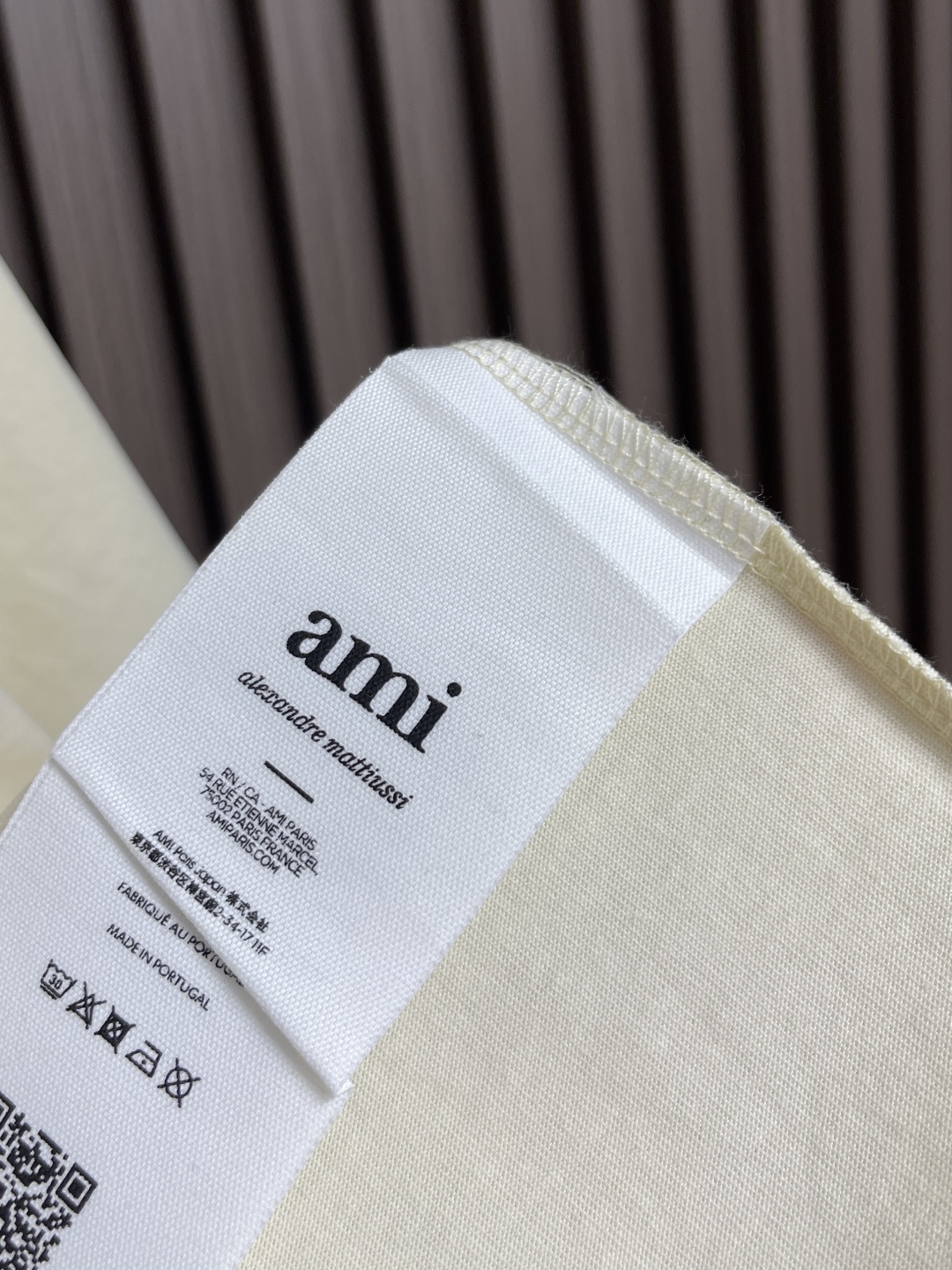 🛒🛒ami 经典红心刺绣圆领T恤，面料支数很高密度高，所以感觉面料没有毛孔一样非常有珠光光泽，并且非常贴