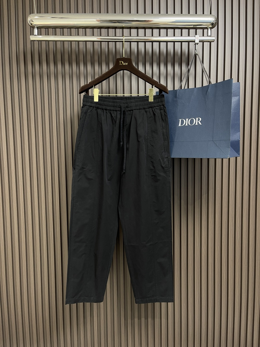 NO:161039,MARNI early spring casual pants. Customized air-layer fabric, self-skin-friendly and moisture-absorbing and breathable. The upper body stretches freely, neatly tailored and spliced ​​version. Brand letter LOGO embroidery, can easily control casual sports style and street dressing and other occasions. Size M-3XL, marni, alexander wang19860909MARNI 早春休闲裤.定制空气层面料 自亲肤吸湿透气 面料上身伸展自如,利落的剪裁拼接版型 品牌字母LOGO刺绣、可以轻松驾驭休闲运动风格和街头装扮等多种场合切换.尺码M-3XL,,marni,alexander wang,Men's clothing