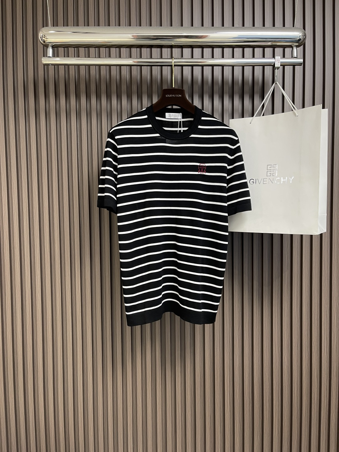 NO:161033,BC 2025FW spring and summer new knitted striped round neck short-sleeved T-shirt refreshing, comfortable and breathable, essential for summer, details determine quality, delicate patterns, splicing of stripes in each stripe, achieve each target seam Refreshing stripe elements. Size 48-56,, T-shirt,tees, t-shirt,alexander wang19860909BC 2025FW春夏新款针织条纹圆领短袖T恤 清爽舒适透气 夏季必备 细节决定品质 纹路细腻 每处条纹拼接 做到每针对缝 清爽的条纹元素.尺码48-56,,T-shirt,tees，t-shirt,alexander wang,Men's clothing