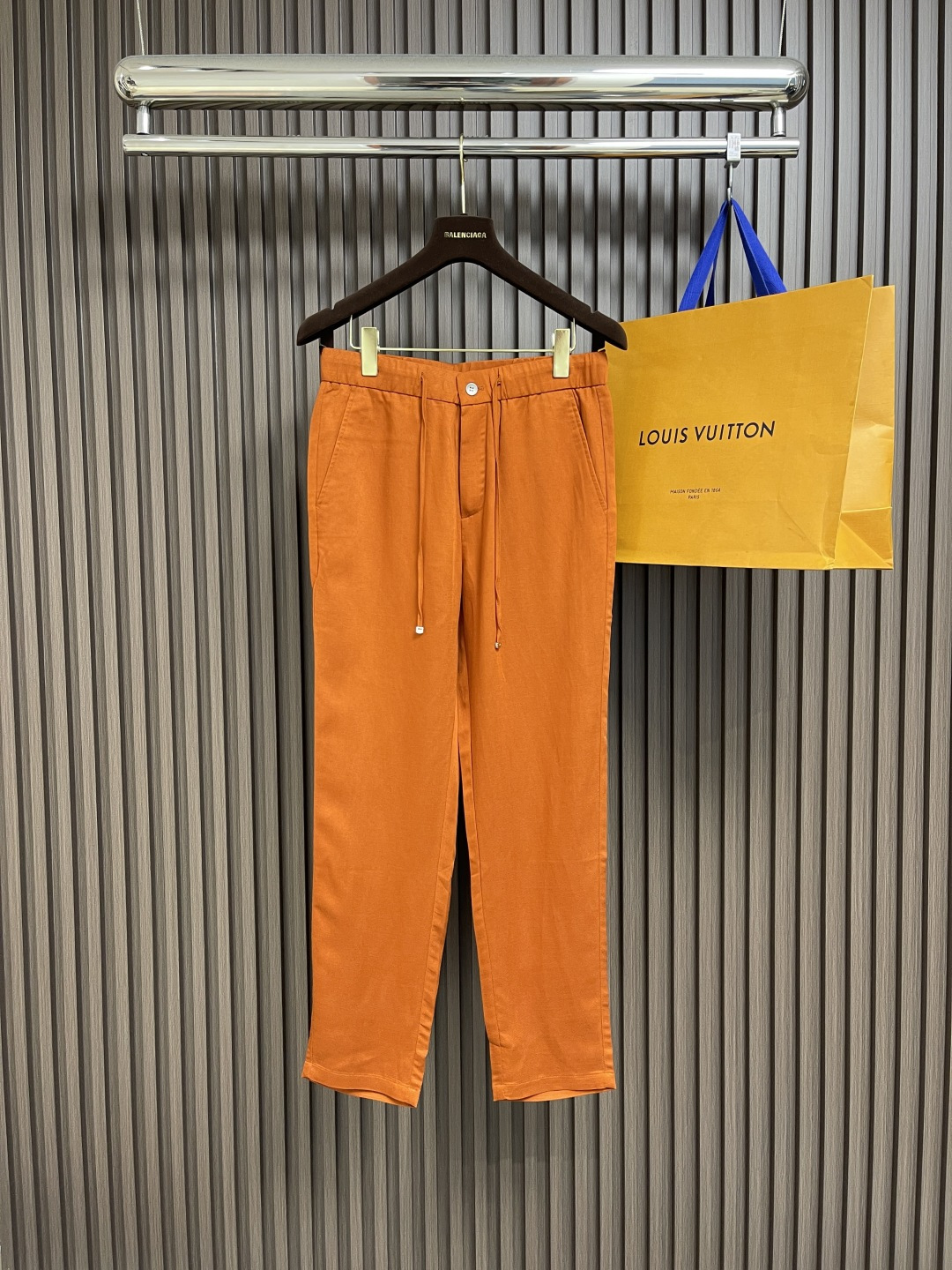 NO:161043,LP Loropiana 2025ss early spring new casual pants, customized original fabric, high-quality custom hardware accessories, special touch, super texture, comfortable, soft and breathable, casual and loose style, the first choice for essential items. Size S-XXL,,loro pigana,loro pigana,alexander wang19860909LP Loropiana 2025ss早春新款休闲裤,定制原版面料 高品质定制五金配件 皮肤特别手感、超级质感舒适柔软透气 休闲宽松版型 必备单品首选.尺码S-XXL,,loro piana,loro piana,alexander wang,Men's clothing