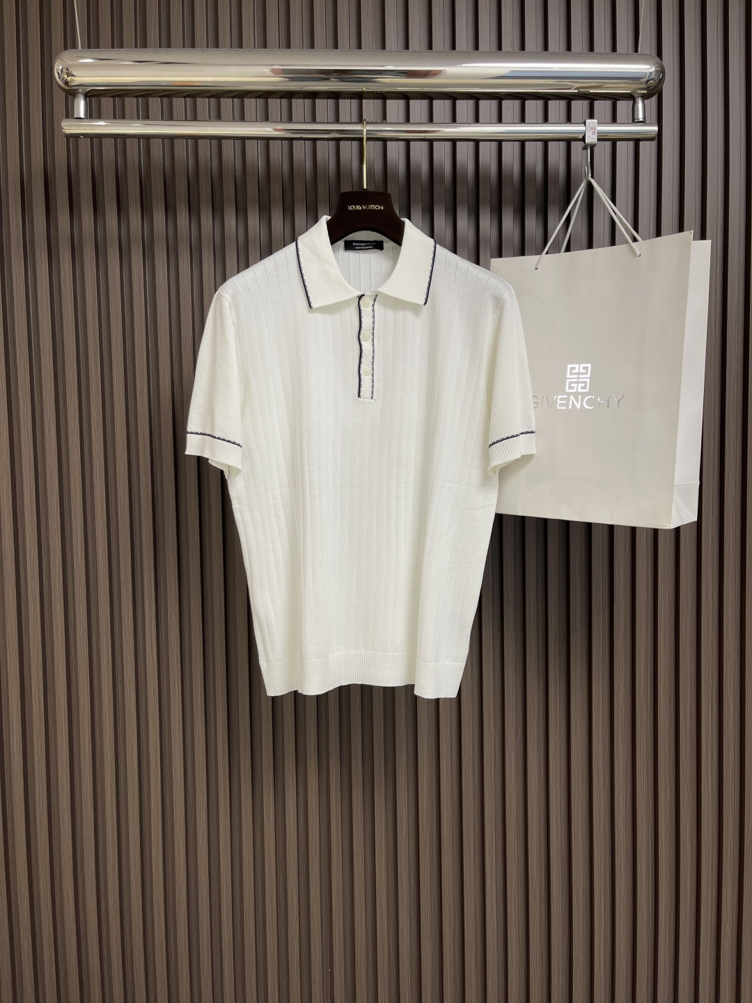 NO:161052,Zegna 2025ss Early Spring New Men's Striped Jacquard Knitted Short Sleeve POLO, the texture is warm, the touch is soft and delicate, but the shape is straight and stylish!  Details, extreme luxury... Perfectly interpret high-quality quality. Customized original hardware for customer supply Size M-3XL, zegna, T-shirt, alexander wang19860909Zegna 杰尼亚 2025ss早春新品男士条纹提花针织短袖POLO,质地保暖,触感又柔软细腻、但型态又笔挺有型！细节、奢华极致…完美演绎高品质品相.客供定制原版五金 尺码M-3XL,,zegna,T-shirt,alexander wang,Men's clothing