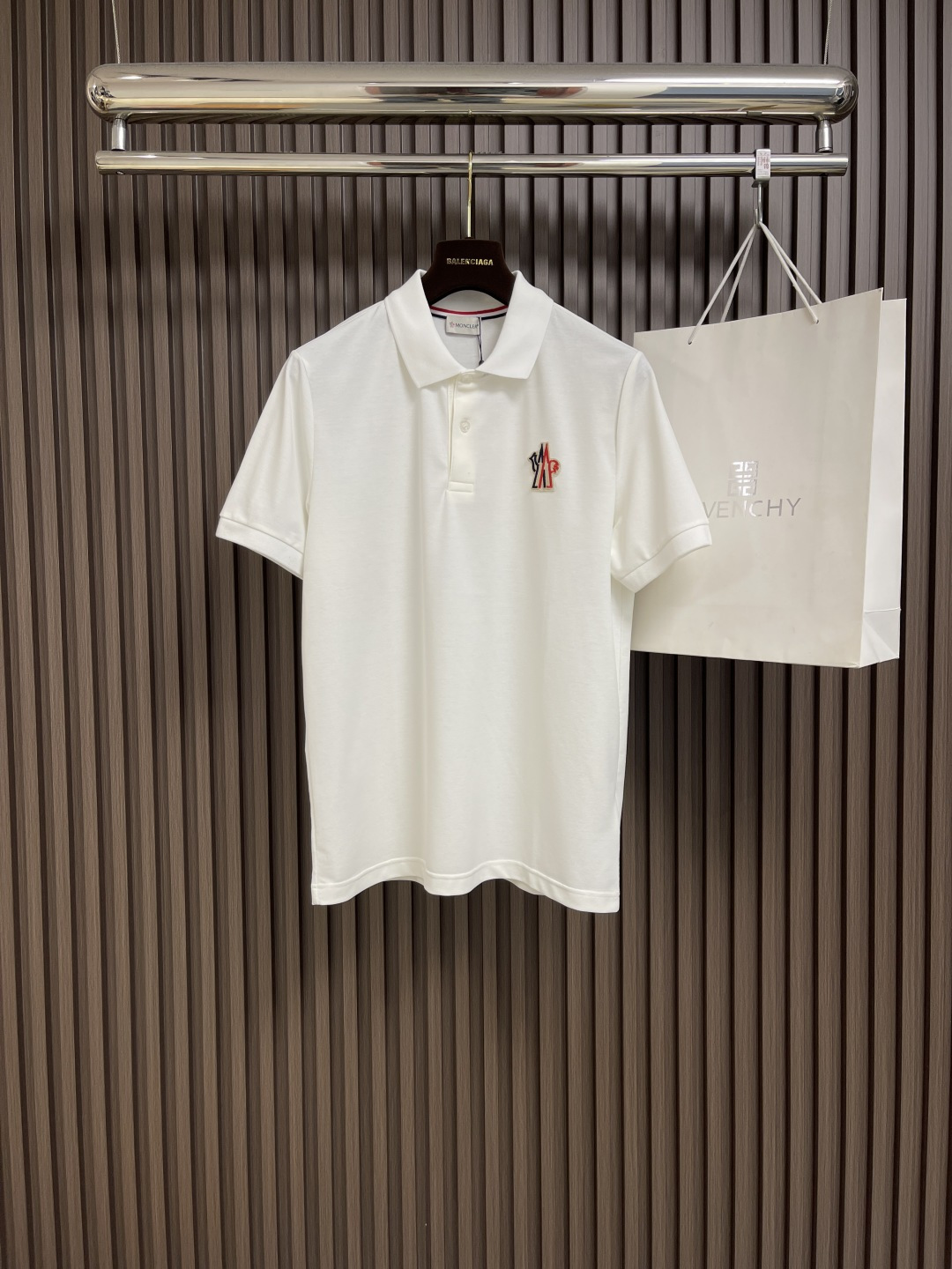 NO:144651,Moncler 2025ss Early Spring Series logo short-sleeved POLO!  Brand new imported beaded double mercerized fabric, comfortable and breathable, three-dimensional tailoring and excellent upper body effect, a must-have item for men. Size S-XL S-Size bust 104cm shoulder width 44cm length 69cm M size bust 108cm shoulder width 45cm length 70cm L size bust 112cm shoulder width 46cm length 71cm XL size bust 116cm shoulder width 47cm length 72cm, christian louboutin, T-shirt, alexander wang19860909Moncler 2025ss 早春系列logo仔章短袖POLO！全新进口珠地双丝光面料 手感舒适透气,立体剪裁上身效果极佳,型男必备单品.尺码S-XL S码胸围104cm 肩宽44cm 衣长69cm M码胸围108cm 肩宽45cm 衣长70cm L码胸围112cm 肩宽46cm 衣长71cm XL码胸围116cm 肩宽47cm 衣长72cm,,christian louboutin,T-shirt,alexander wang,Men's clothing