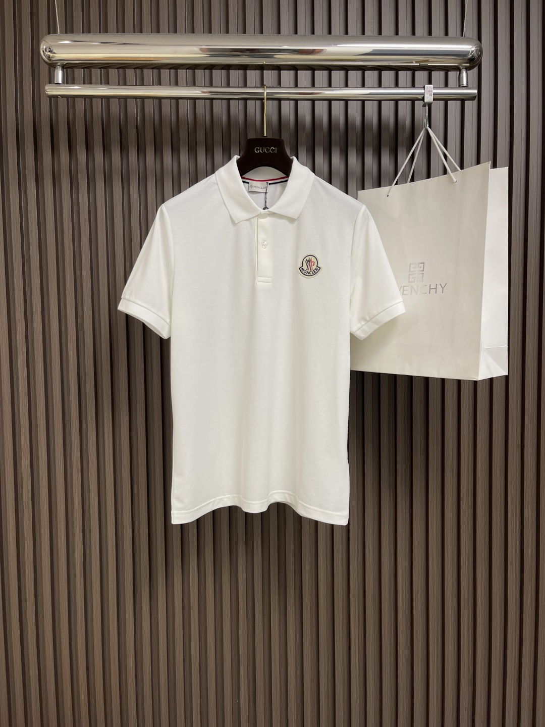 NO:144672,Moncler Classic short-sleeved POLO, lasting for a century, simple and fashionable sports outdoor. This shirt is made of transparent cotton beaded fabric, which is a classic men's single product. Short-sleeved design, decorated with logo embroidery, and classic reproduction. Size S-XL S bust 104cm shoulder width 44cm long 69cm M bust 108cm shoulder width 45cm long 70cm L bust 112cm shoulder width 46cm long 71cm XL bust 116cm shoulder width 47cm long 72cm, christian louboutin, T-shirt, alexander wang19860909moncler 经典款短袖POLO, 百年不衰 简约而时尚运动户外 这款衫采用通透棉质珠地面料制成,是经典的男士单品.短袖设计,饰以标识刺绣,经典再现.尺码S-XL S码胸围104cm 肩宽44cm 衣长69cm M码胸围108cm 肩宽45cm 衣长70cm L码胸围112cm 肩宽46cm 衣长71cm XL码胸围116cm 肩宽47cm 衣长72cm,,christian louboutin,T-shirt,alexander wang,Men's clothing