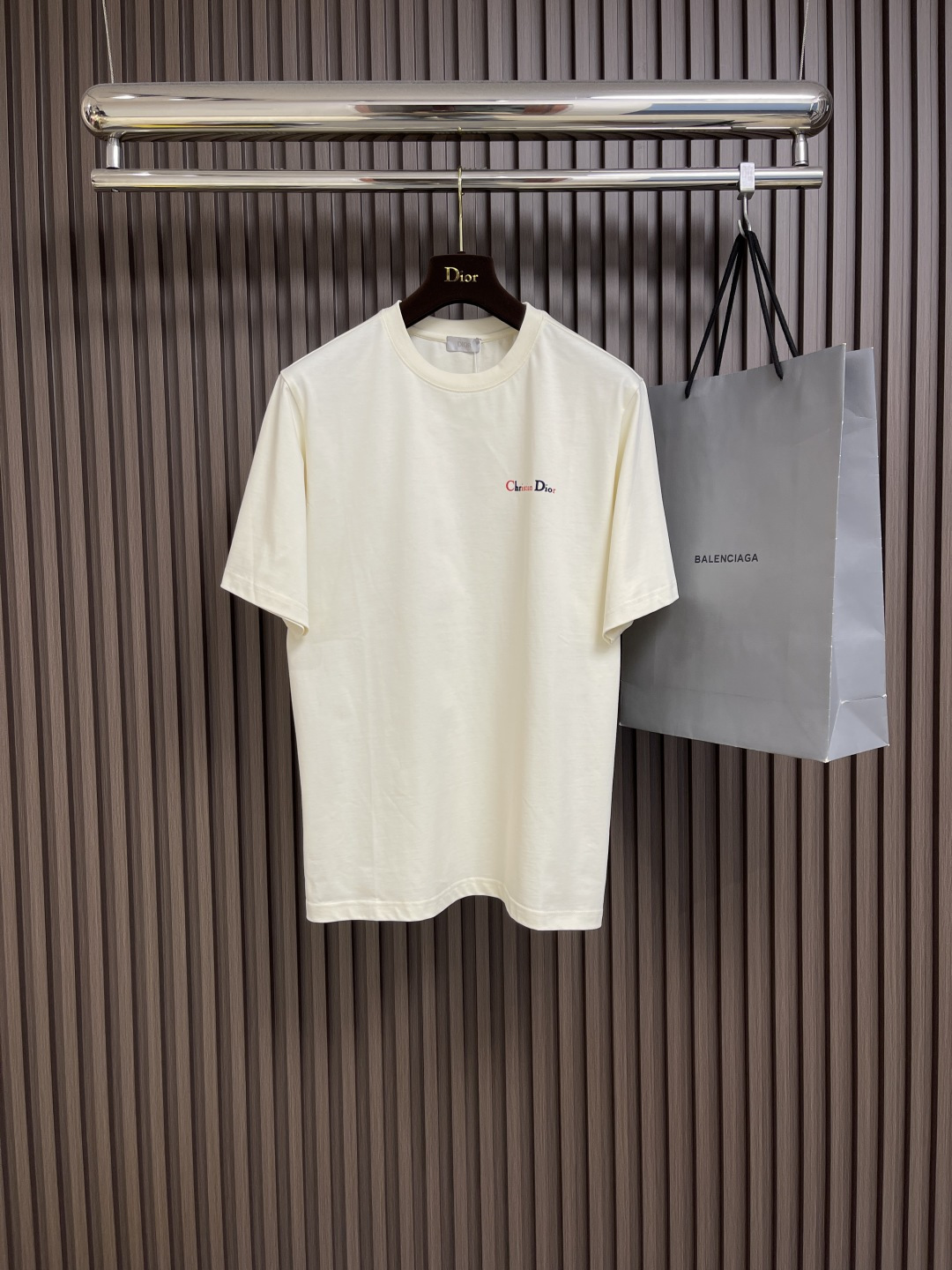 NO:144770,Dior Colorful Letters Graffiti Couple Short Sleeve T-shirt, this colorful letters Graffiti Short Sleeve is the best example. The pure beige body is like an artistic canvas, with exquisite 