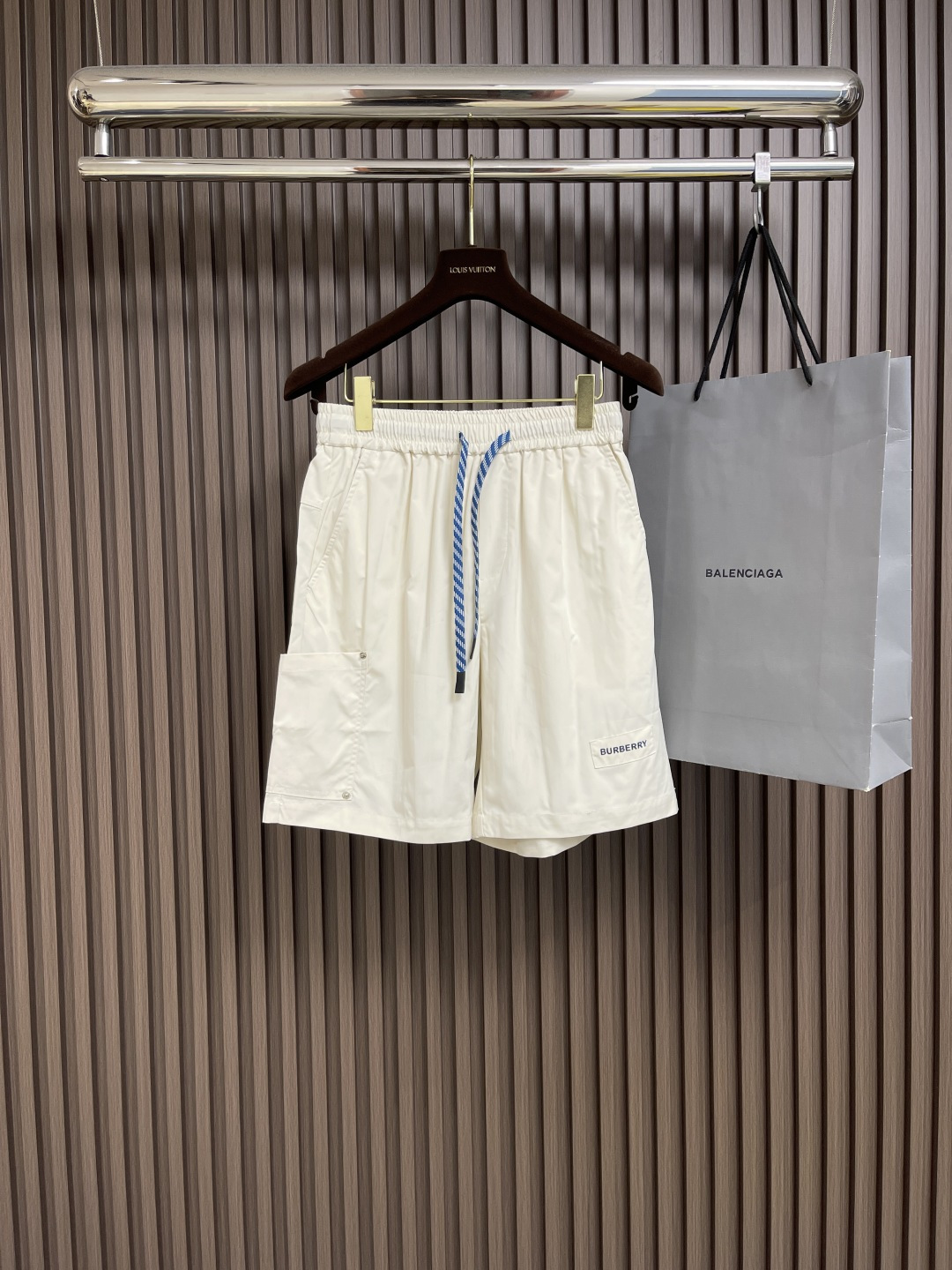 NO:149567,Burberry 2025SS summer new beach shorts, a simple but not simple style, the letter logo logo paired with contrasting waist rope webbing, simple, neat and refreshing, and the details are in place. Size 48-56, burberry, shorts, alexander wang19860909Burberry 2025SS夏季新款沙滩短裤,简约而又不简单的一款,字母logo徽标搭配撞色腰绳织带,简洁利落又清爽,细节都很到位.尺码48-56,,burberry,shorts,alexander wang,Men's clothing