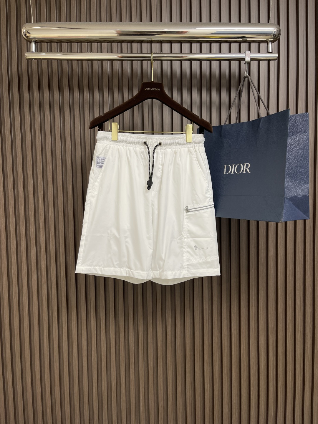 NO:149533,Moncler nylon casual shorts, another item worth catching, is suitable for men's five-point casual shorts for spring, summer and autumn!  Comfortable, breathable, not stuffy, not stuffy, it conforms to the trendy wind direction of summer trends, and the lines are even and tight!  Pure raw materials, exquisite workmanship details, absolutely perfect in quality. Size 48-56, christian louboutin, shorts, alexander wang19860909Moncler 尼龙休闲短裤,又一款值得闭眼收的单品,春夏秋三季适用的男装五分休闲短裤！舒适透气不塌不闷热,符合夏季潮流风的潮流风向,走线均匀紧密！纯原辅料,做工细节也非常精致品相绝对完美.尺码48-56,,christian louboutin,shorts,alexander wang,Men's clothing