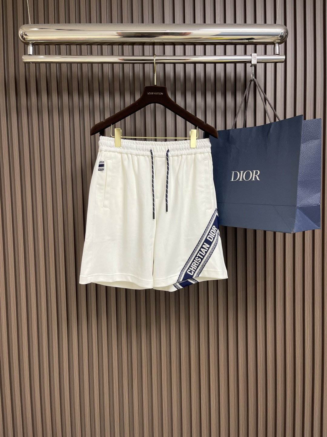 NO:149475,Dior 2025ss Spring and Summer New Casual Shorts!  Customized brand classic logo, customized fabric, excellent comfort, strong hand touch. Extremely recognizable, perfect quality craftsmanship. Size 48-56,,dior, shorts,alexander wang19860909Dior 2025ss春夏新款休闲短裤！定制品牌经典logo,定制面料,舒适度极好,手触感强烈.辨识度极高,完美品相工艺.尺码48-56,,dior,shorts,alexander wang,Men's clothing