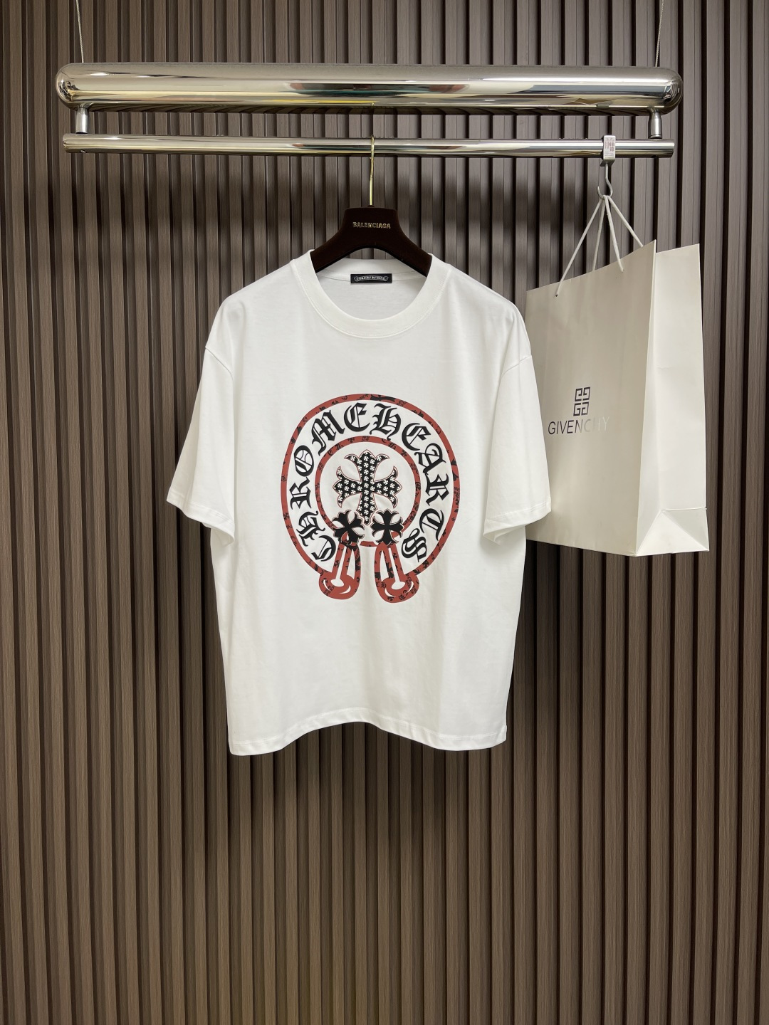 NO:155362,Chrome Hearts CH SS early spring new printed short-sleeved T-shirt, offset printing design, customized high-woven pure cotton fabric, exquisite cross flower super craftsmanship, design fashion trend, top body effect is excellent. Size S-XXL,,chrome hearts,chrome hearts,T-shirt,tees,t-shirt,alexander wang19860909Chrome Hearts CH 克罗心 SS早春新款印花短袖T恤,胶印设计,订制高织纯棉面料,精美十字花超强工艺,设计时尚潮流 上身效果超赞.尺码S-XXL,,chrome hearts,chrome hearts,T-shirt,tees，t-shirt,alexander wang,Men's clothing