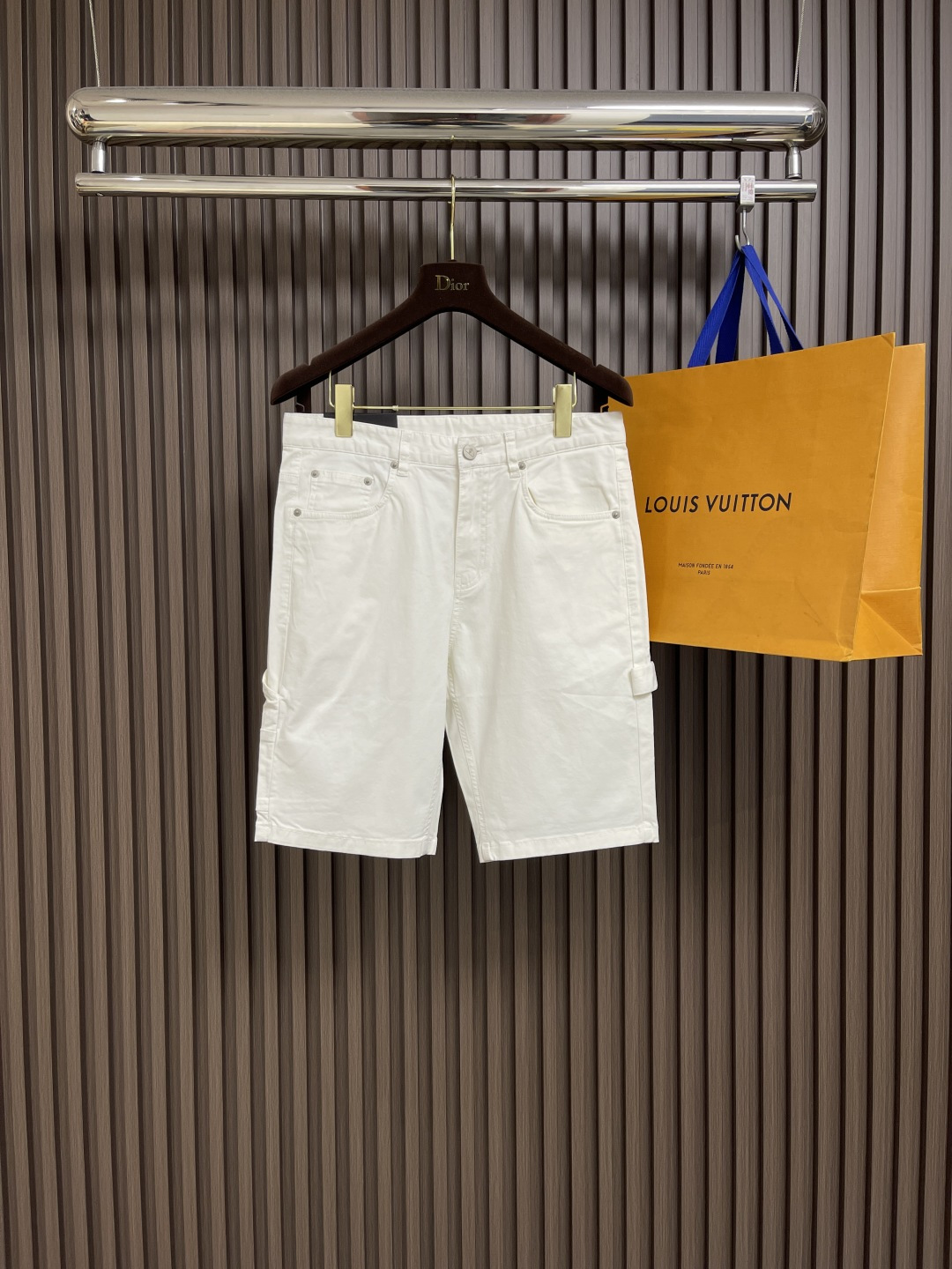 NO:155380,Prada pocket triangle shorts, customized natural tinted velvet cotton material, the side patch bag design is unique, decorated with an enamel triangle metal logo, which adds brand recognition. The infrared position of the 