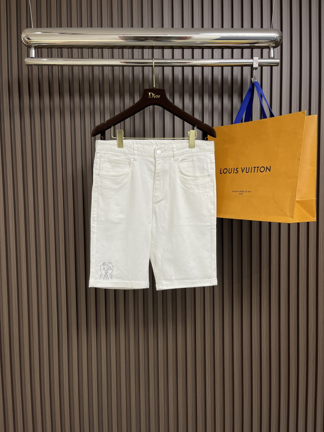 NO:155408,BC casual sports and casual five-point shorts, the cut version adds a unique luxury style.  Create a fashionable and casual matching style, the customer-supplied fabrics are refreshing in the skin, exquisite craftsmanship, and the texture of the weaving surface is the most powerful proof!  bc focuses on artistic and exquisite workmanship. Size 30-38 has 35 no 37, shorts, alexander wang19860909BC 休闲运动休闲 五分短裤,版裁剪增添独一无二的奢品风采．打造时尚随性的搭配风格,客供面料清肤透爽,工艺考究,织面的质感就是最有力的证明！bc注重的艺术性和精良做工.尺码30-38 有35 无37,,shorts,alexander wang,Men's clothing