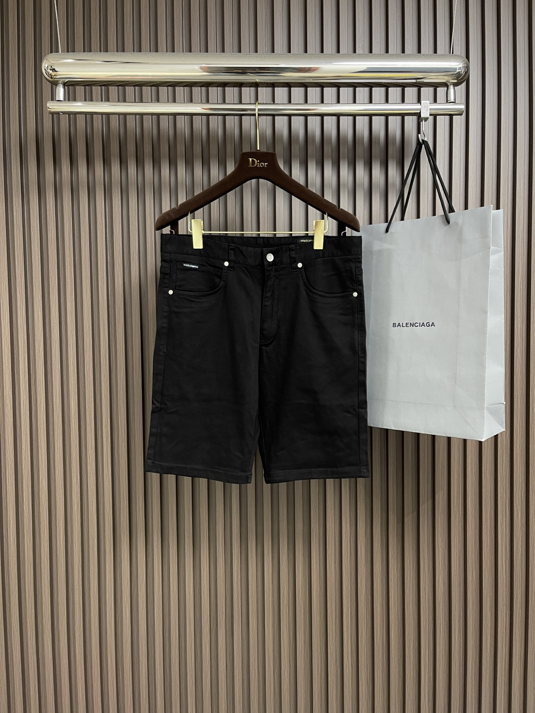 NO:155405,DG 2025SS spring and summer new casual shorts customized fabric, breathable and comfortable, impeccable details, brand elements design concept, reflecting high quality. The feel is delicate and soft!  It is casually cut, with a great upper body style!  Size 30-38 There are 35 No 37, Dolce & Gabbana, shorts, alexander wang19860909DG 2025SS春夏新款休闲短裤 定制面料 透气舒适度高,细节无可挑剔,品牌元素设计理念,体现高品质.手感细腻柔软！呈现休闲裁剪,上身版型超赞！尺码30-38 有35 无37,,Dolce&Gabbana,shorts,alexander wang,Men's clothing