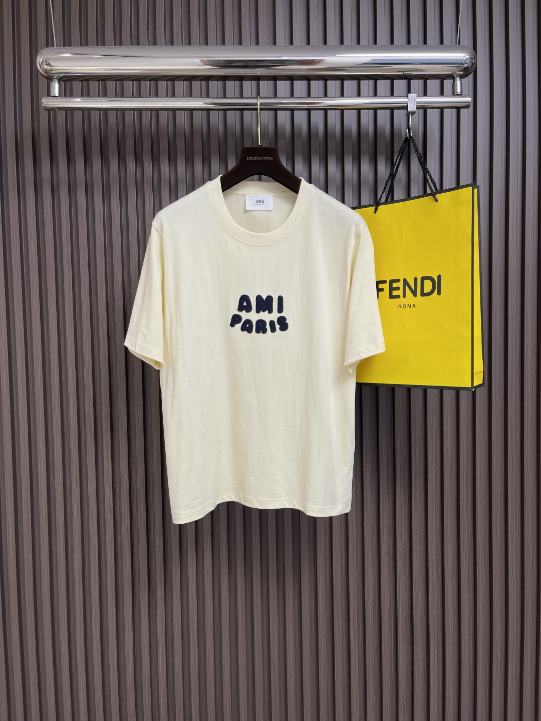 NO:159659,Ami early spring new labeled embroidered letters couple short-sleeved T-shirt, couple T-shirts are sweetly available!  Pure cotton fabric is super comfortable, soft and skin-friendly, and has good breathability, allowing you and your lover to stay refreshed all the time in the warm season. The classic 