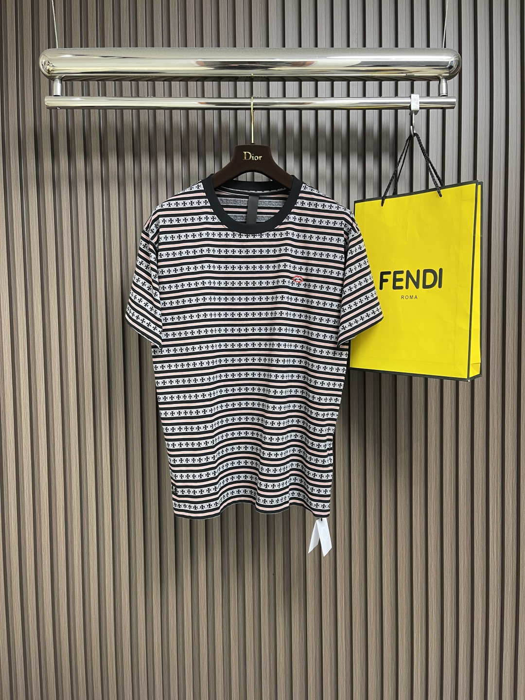 NO:159661,Chrome Hearts CH Croxin Striped full-print short-sleeved T-shirt, custom-made woven fabric starting from 1,000 meters. Expensive embroidery uses imported embroidery machine. The overall thread is straight and delicate, the fabric is comfortable and soft, and the color is consistent and no color difference. It can be matched with the same style to create a fashionable look, and control various occasions. Customized auxiliary materials, complete three standards, the same style for men and women!  Size S-M-L, chrome hearts, chrome hearts, T-shirt, tees, t-shirt, alexander wang19860909Chrome Hearts CH克罗心 条纹满印短袖T恤,定制色织面料千米起订 成本昂贵绣花采用进口绣花机,整体走线平直细腻,面料舒适柔软,颜色一致无色差 能与同款搭配营造时尚造型,驾驭各种场合,定制辅料,三标齐全,男女同款！尺码S-M-L,,chrome hearts,chrome hearts,T-shirt,tees，t-shirt,alexander wang,Men's clothing