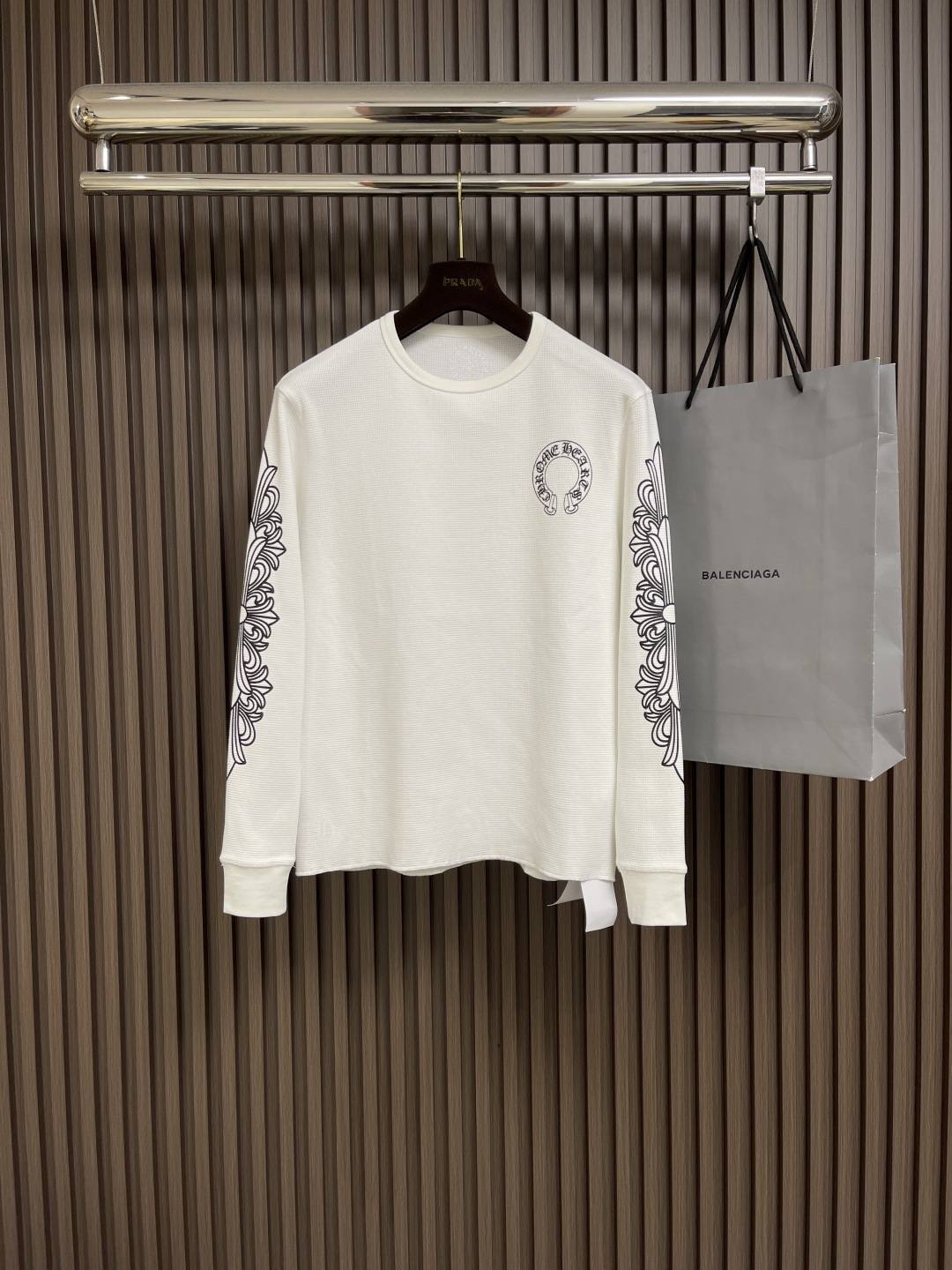 NO:159694,Chrome Hearts CH Croxin New waffle horseshoe flower arm cross long sleeves, woven YB waffle fabric, three-dimensional edge-collar process, imported ink printing, three-color spot for men and women, and the quantity is not large. Size S-XL, chrome hearts, chrome hearts, alexander wang19860909Chrome Hearts CH克罗心 新款华夫格马蹄花臂十字架长袖,订织YB华夫格面料,采用立体包边领工艺,进口油墨印花,男女同款三色现货,货量不多.尺码S-XL,,chrome hearts,chrome hearts,alexander wang,Men's clothing