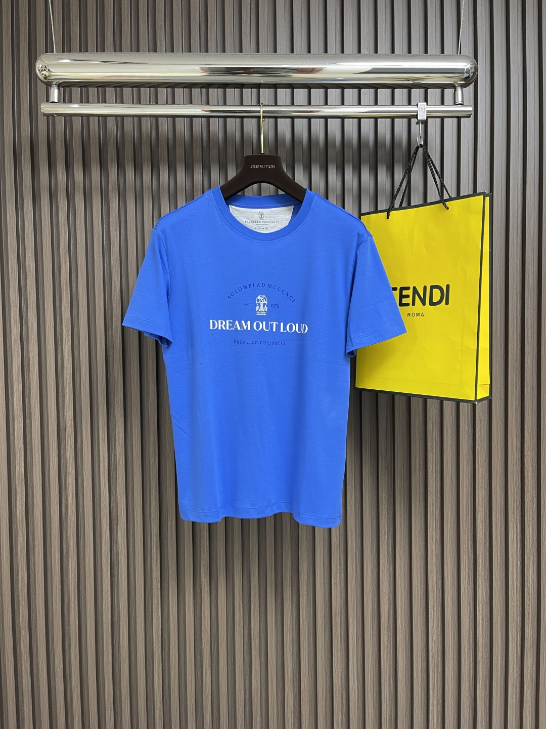 NO:161053,Brunello Cucinelli BC letter logo printed round neck T-shirt. Early spring series, customized long lemon cotton, cotton is soft and comfortable, light and breathable, simple and atmospheric, low-key and luxurious, and productive!  The chest is decorated with BC logo print, breaking the monotony of solid color design, elegant and generous. It also has brand recognition. Size M-3XL, brunello cucinelli,tees, t-shirt, alexander wang19860909Brunello Cucinelli BC 字母logo印花圆领T恤.早春系列,客供定制长绒棉、棉质柔软舒适、轻盈透气,简约大气、低调奢华、有品！胸前饰以BC徽标印花,打破纯色设计的单调感,优雅大方.又具有品牌辨识度.尺码M-3XL,,brunello cucinelli,tees，t-shirt,alexander wang,Men's clothing