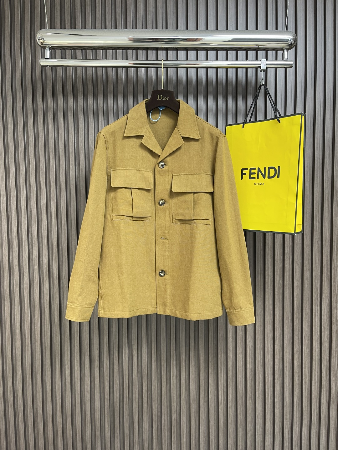 NO:162271,LP Nouo Pianya, the luxury goods who pursue excellent and high quality, are the first to recommend the collection-grade imported color woven high-stack cotton fabric long-sleeved shirt. Customer-supplied high-stack imported high-stack fabric, high density and delicate texture, self-evident comfort, excellent skin-friendliness, excellent breathability, excellent details, exquisite craftsmanship, neat and rigorous wiring! The upper body effect is excellent. It is suitable for business and casual and daily outfits, and is an indispensable item in the wardrobe!  Size S-XL, loro piana,shirts,alexander wang19860909LP 诺悠翩雅追求卓越高品质的奢品者首推珍藏级进口色织高支棉面料长袖衬衫.客供高定进口高支面料,高密度且质感细腻,舒适度不言而喻,亲肤性绝佳,透气性亦优越,细节方面亦非常出色,工艺精湛细腻,走线工整严谨! 上身效果非常出色 商务休闲及日常穿搭皆宜,衣橱不可或缺的单品！尺码S-XL,,loro piana,shirts,alexander wang,Men's clothing