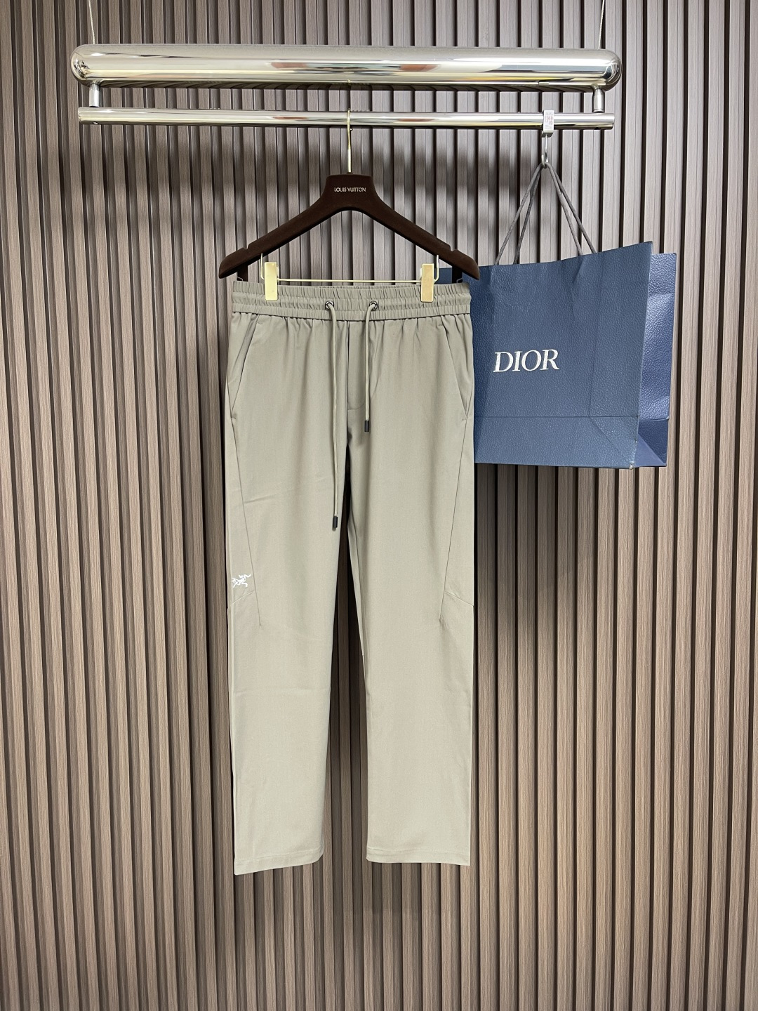 NO:162298,aycteryx 2025fw embroidered logo casual trousers high-end 32s double yarn 380g terry fabric, heavyweight fabric Customized pull-up ribbed same cylinder and dyed three standards Complete men and women Size M-3XL, arc'teryx, alexander wang19860909aycteryx 始祖鸟 2025fw 刺绣logo休闲卫裤 高端32s双纱380克毛圈面料,重磅面料 定制拉架罗纹同缸同染 三标齐全 男女同款 尺码M-3XL,arc'teryx,alexander wang,Men's clothing