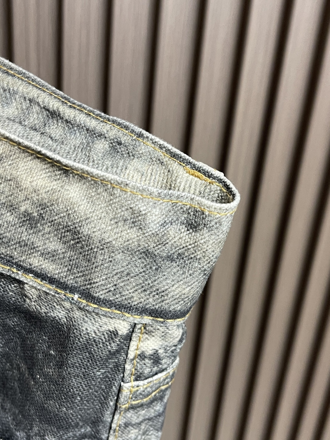 Acne Studios 2025 Danning Jeans: Loose Buttons, Cozy 1981M, Laser-Fired Tailoring - 图片 3