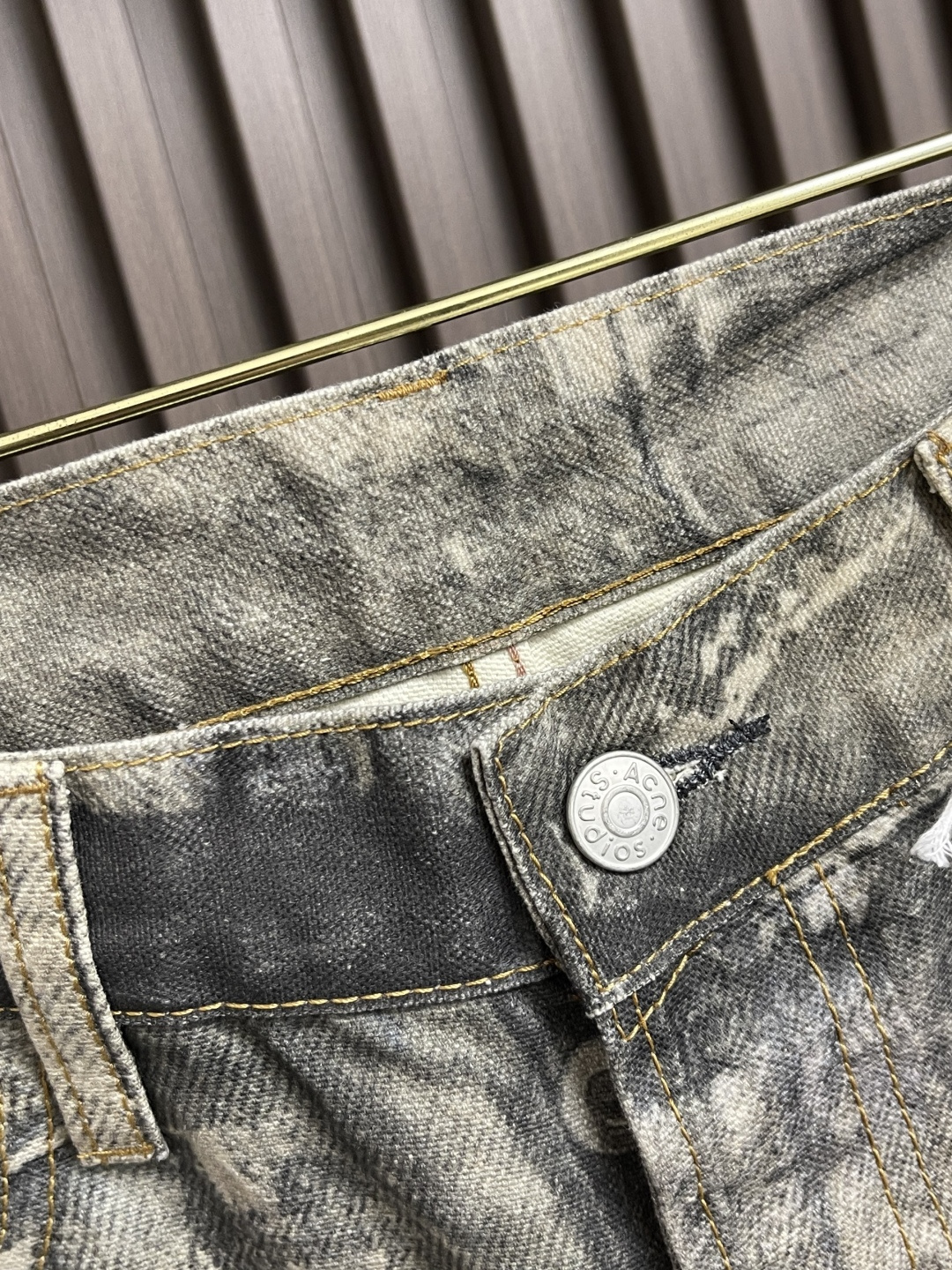 Acne Studios 2025 Danning Jeans: Loose Buttons, Cozy 1981M, Laser-Fired Tailoring - 图片 6