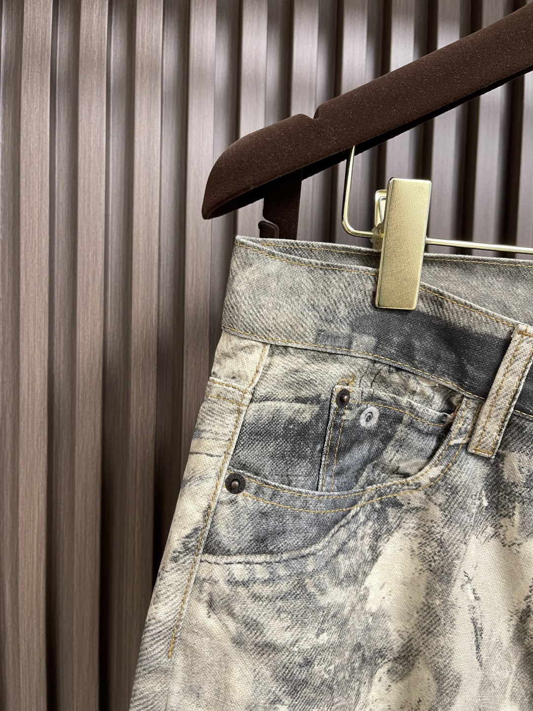 Acne Studios 2025 Danning Jeans: Loose Buttons, Cozy 1981M, Laser-Fired Tailoring - 图片 9