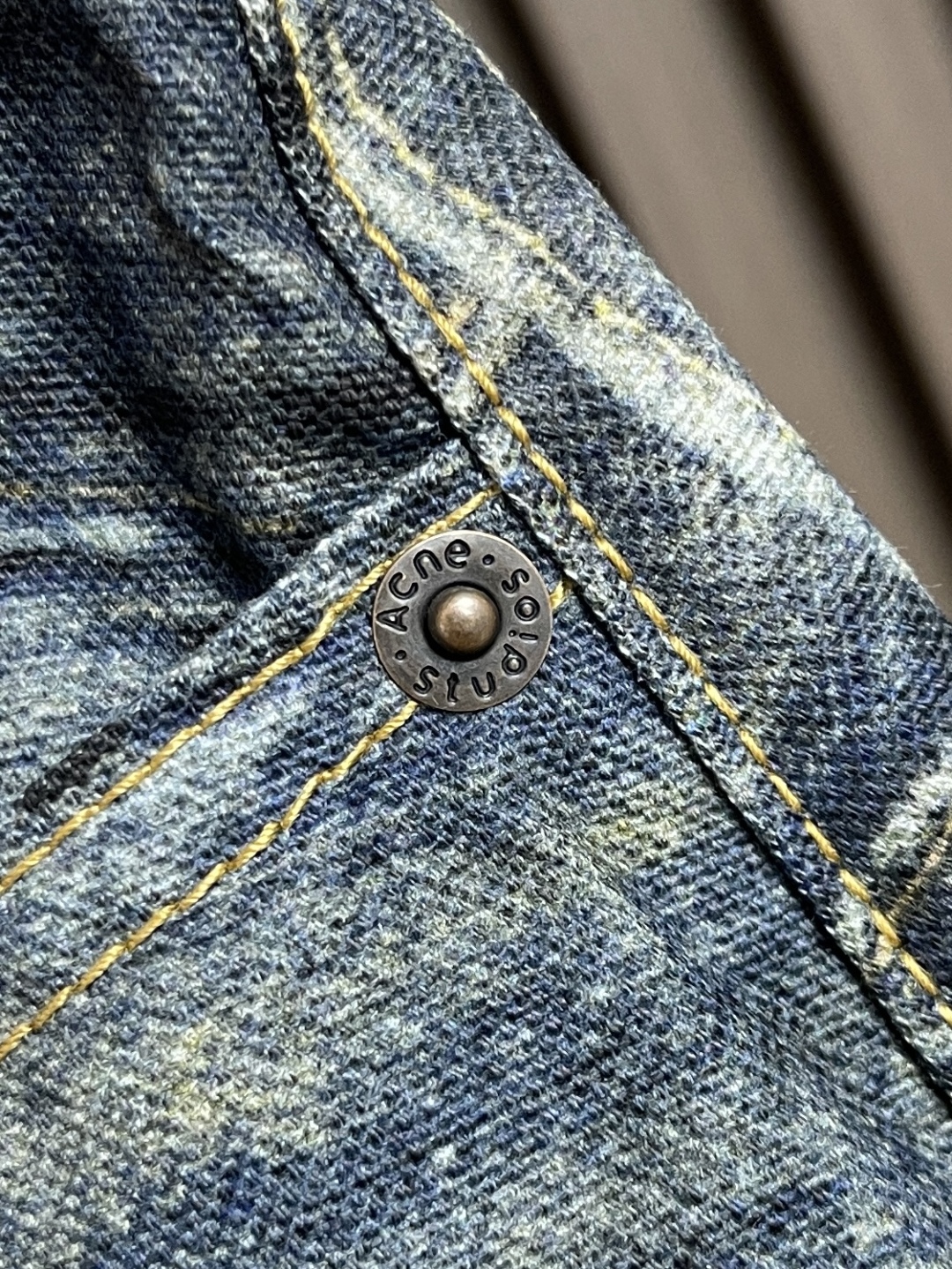 Acne Studios 3D Hair-Cracking Jeans: Innovative Design, Precision Details, Laser-Burned Patterns - 图片 8