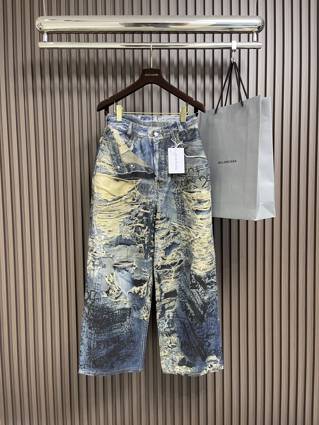 Acne Studios 3D Hair-Cracking Jeans: Innovative Design, Precision Details, Laser-Burned Patterns - 图片 1
