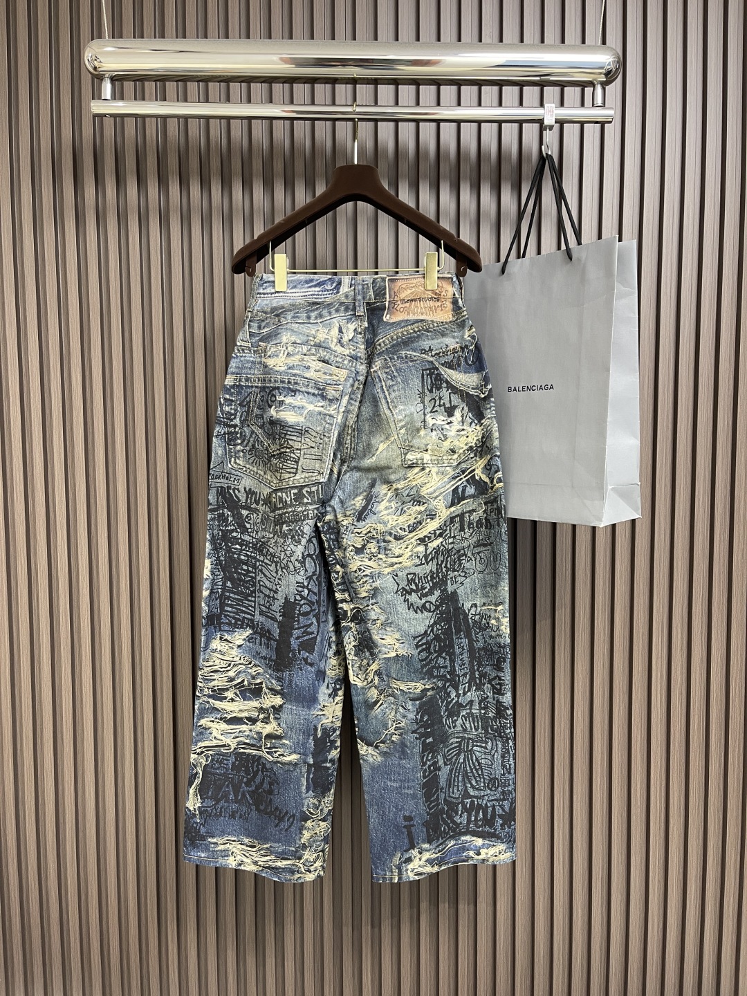 Acne Studios 3D Hair-Cracking Jeans: Innovative Design, Precision Details, Laser-Burned Patterns - 图片 2
