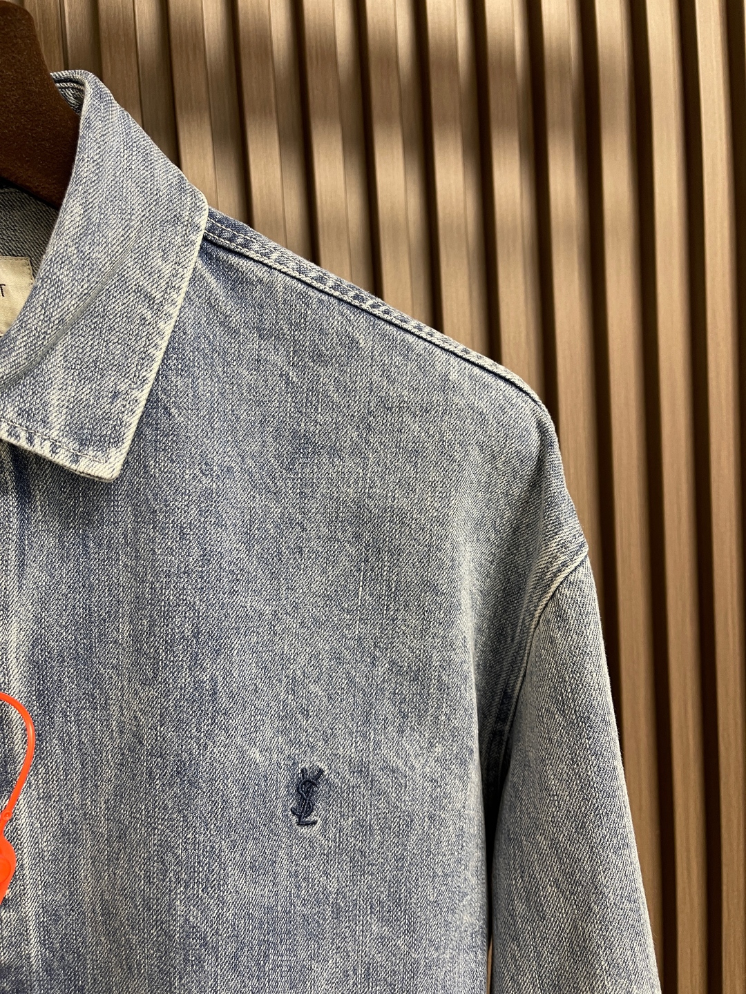 YSL Logo Embroidered Cowboy Coats for Stylish Cowboys: Customized and Elegant Designs - 图片 4