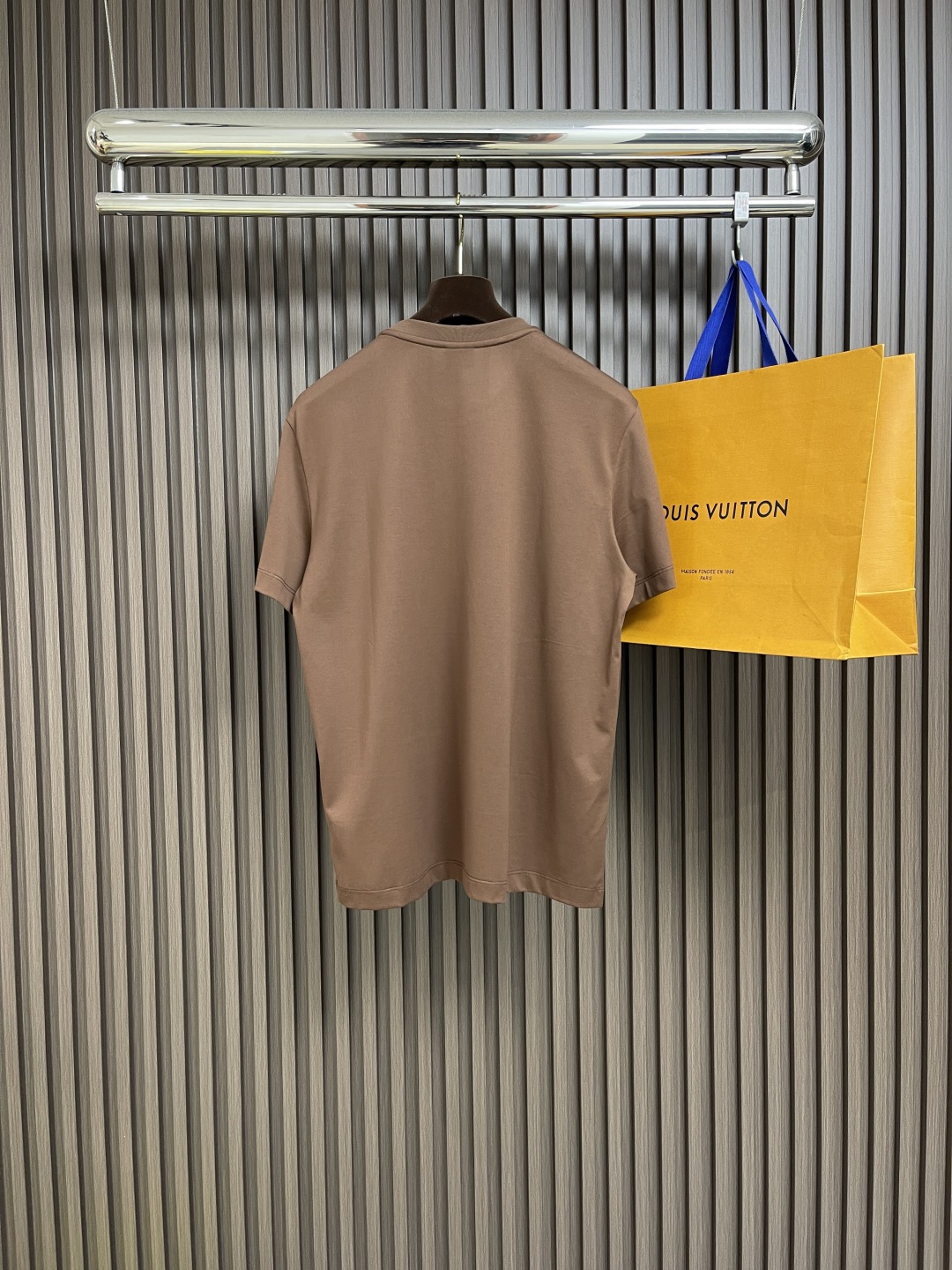 Men’s Short-Sleeve T-Shirt: Comfortable, Stylish, and Customizable Fashion Choice - 图片 2