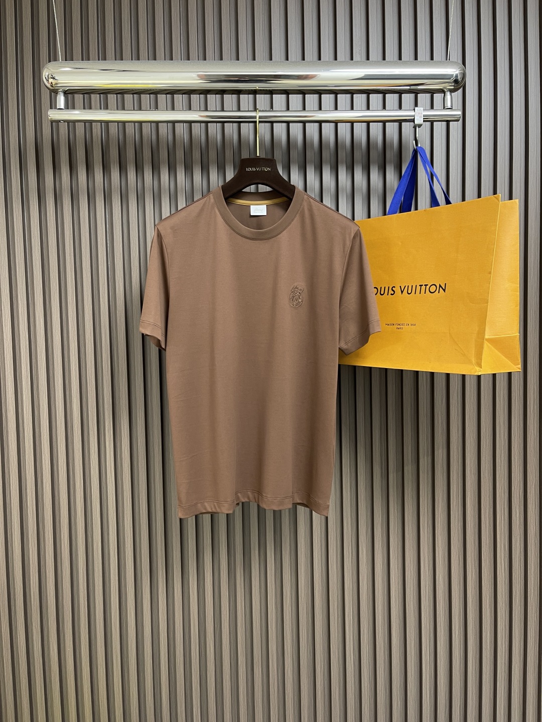 Men’s Short-Sleeve T-Shirt: Comfortable, Stylish, and Customizable Fashion Choice