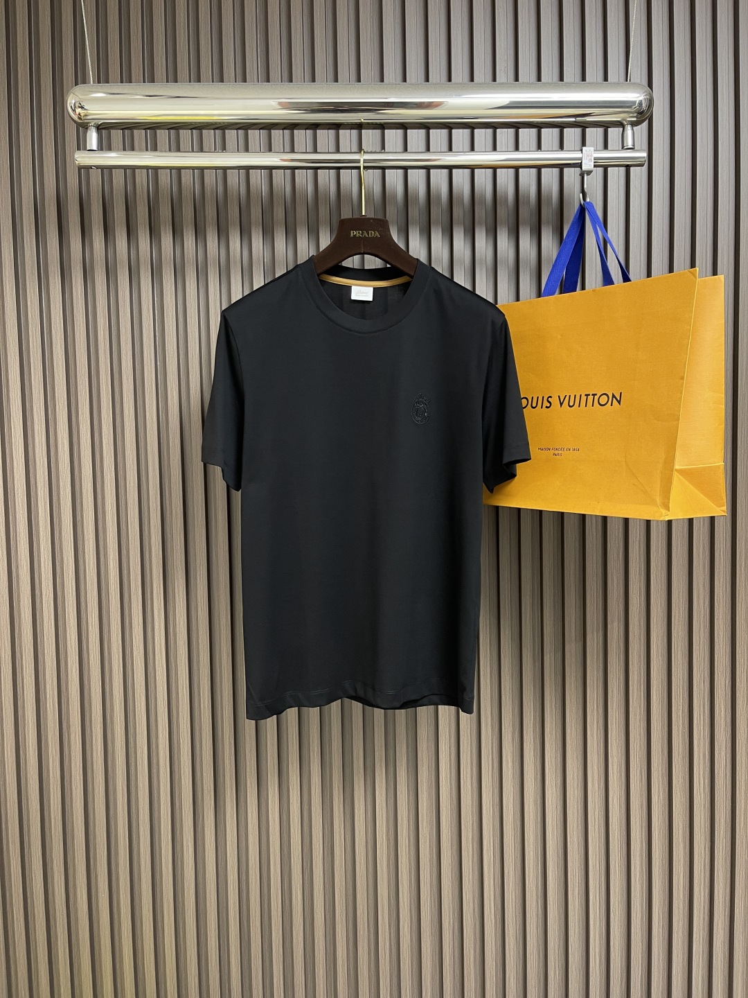 Stylish Men’s Short-Sleeve T-Shirts: Comfortable, Aerobic, and Customizable.