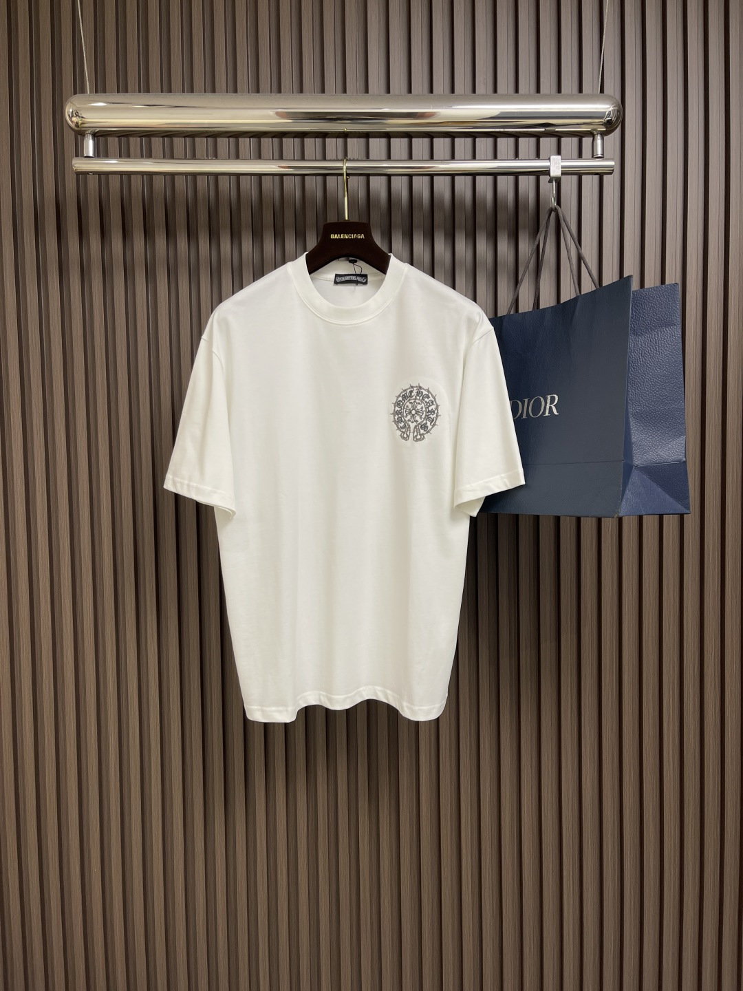 NO:418731,CH Crowxin 2025FW spring and summer new chain embroidered round neck T-shirt, using heavyweight 320G double yarn combed cotton material, with a strong three-dimensional feeling on the upper body, and adopts the chain ten thousand needle embroidery series!  Size M-XXL, chrome hearts,tees, t-shirt,alexander wang19860909CH克罗心 2025FW春夏新款锁链刺绣圆领T恤,采用重磅320G双纱精梳棉材质 上身立体感强 采用锁链万针刺绣系列工艺！尺码M-XXL,,chrome hearts,tees，t-shirt,alexander wang,Men's clothing