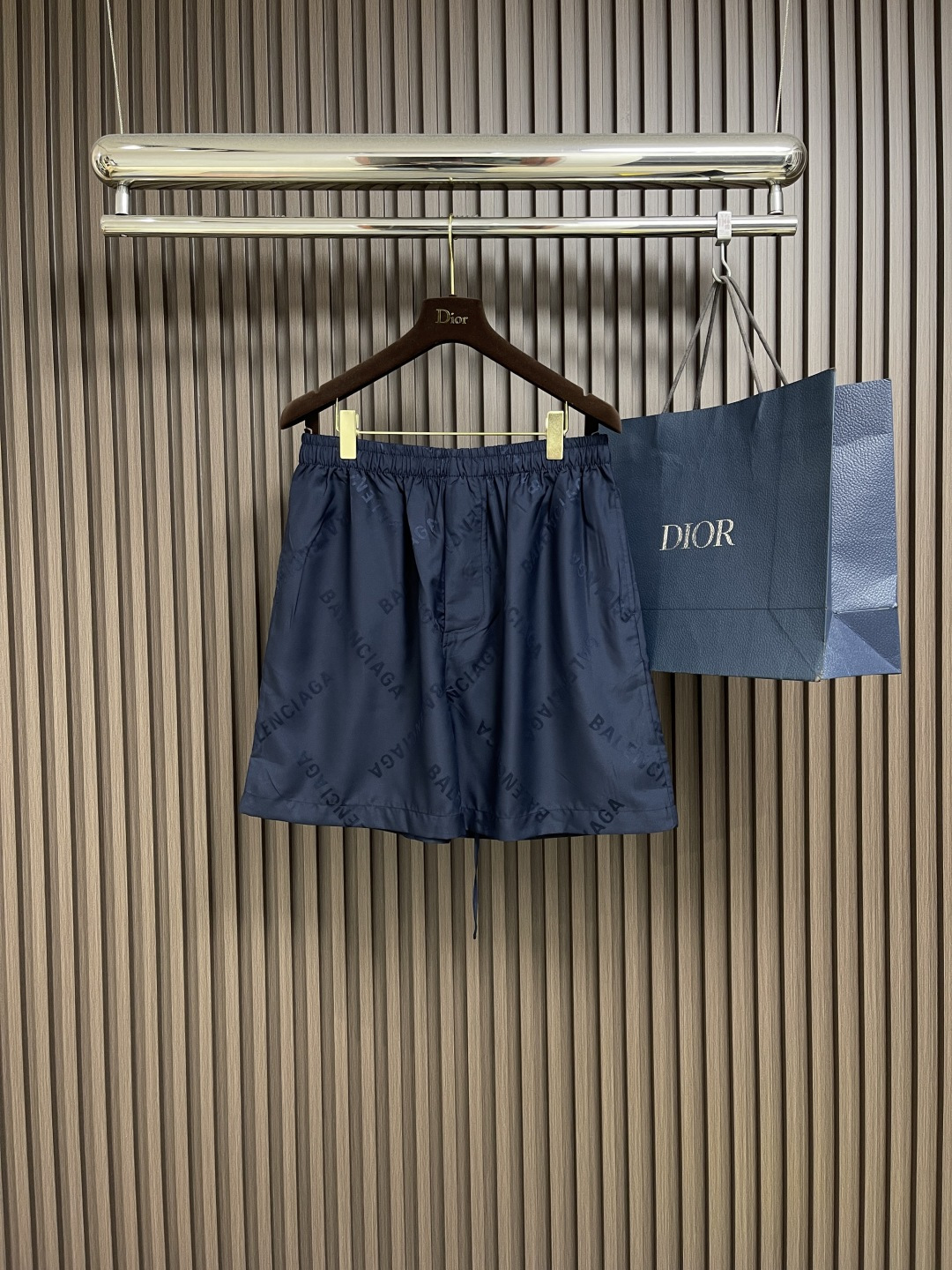 NO:454584,balenciaga 2025ss twill letter shorts, color woven jacquard and bottom embryo, Y version color batch ABC color sample, order dye color, imported machine made of warp and weft density is 100x98 super dense plain patterns, silky feel, twill jacquard letters, all accurate flower position, customized full set of auxiliary materials. Size S-XL 46-52,,balenciaga, shorts,alexander wang19860909balenciaga 2025ss斜纹字母短裤,色织提花织底胚 对Y版打色批ABC色样 订染颜色 进口机做经纬密为100x98超密平纹 手感丝滑 斜纹提花字母,全部精准对花位 定制全套辅料.尺码S-XL 46-52,,balenciaga,shorts,alexander wang,Men's clothing