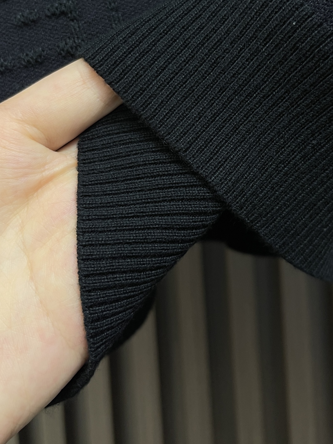 Luxurious Fendi FF Knitted Sweaters: Crafted with Precision and Elegance - 图片 8