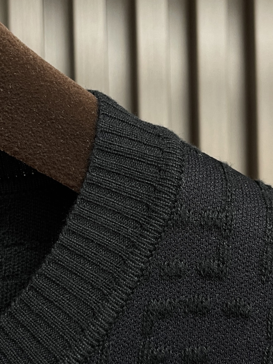 Luxurious Fendi FF Knitted Sweaters: Crafted with Precision and Elegance - 图片 3