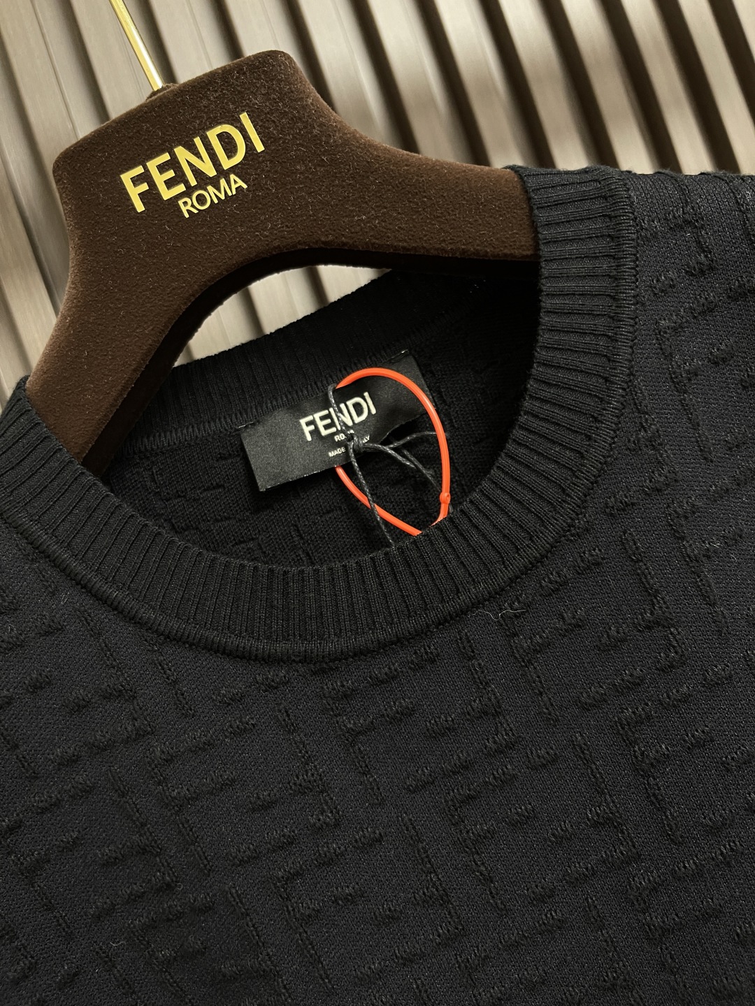 Luxurious Fendi FF Knitted Sweaters: Crafted with Precision and Elegance - 图片 6