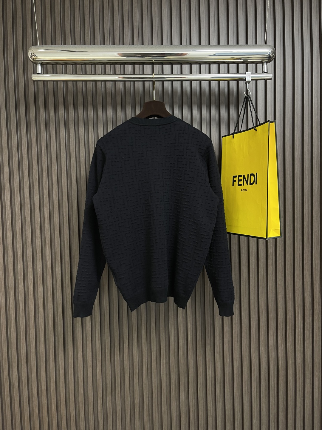 Luxurious Fendi FF Knitted Sweaters: Crafted with Precision and Elegance - 图片 2