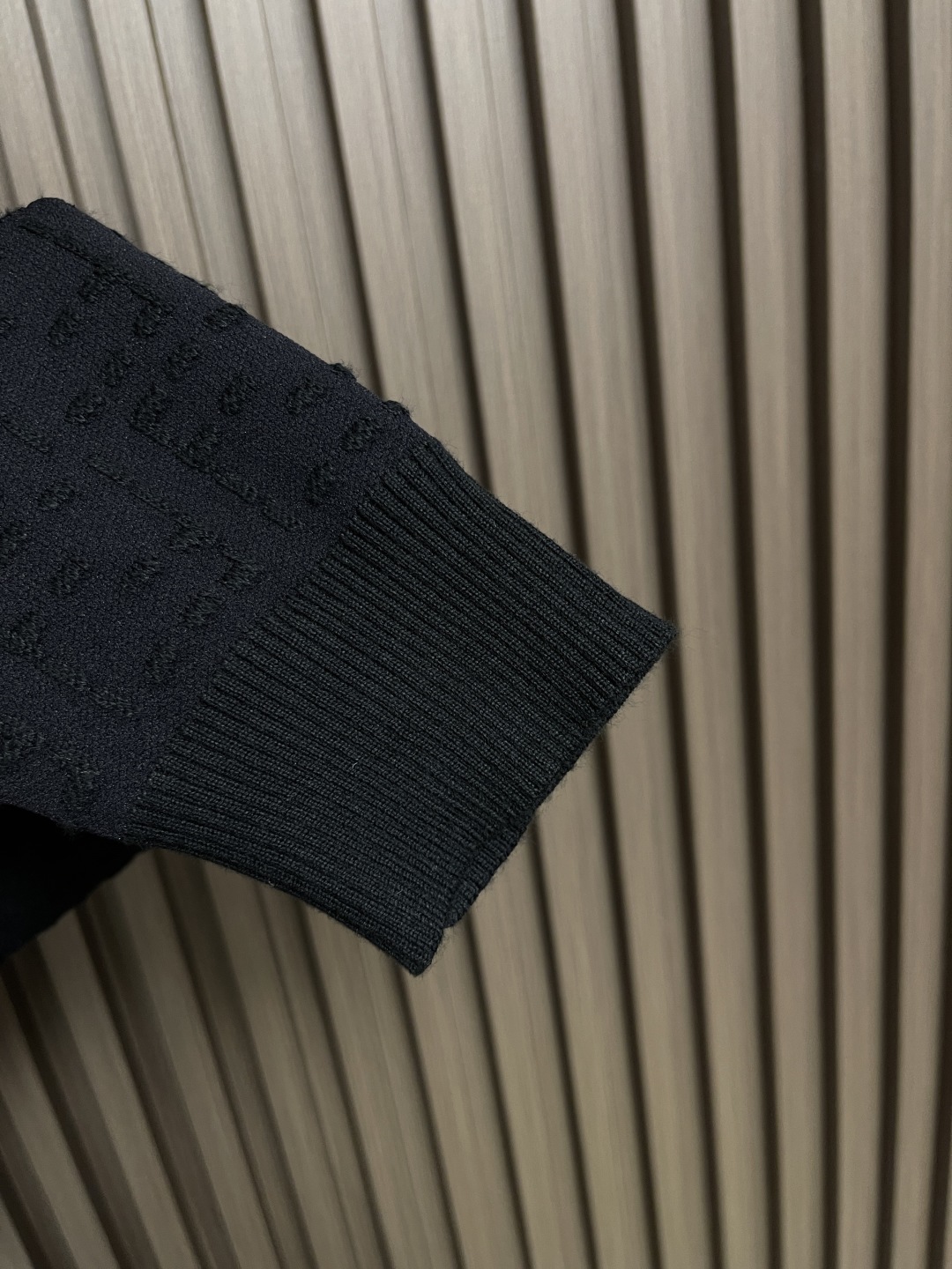 Luxurious Fendi FF Knitted Sweaters: Crafted with Precision and Elegance - 图片 7