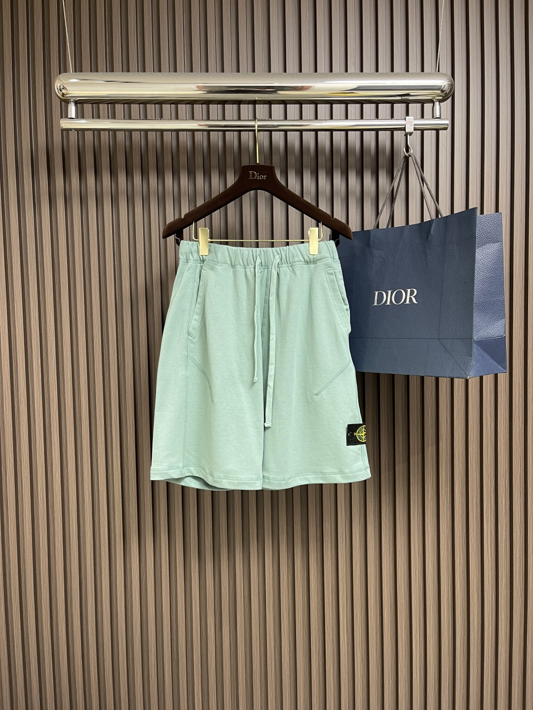 NO:430339,STONE ISLAND new casual shorts, customized fabric, breathable and comfortable, impeccable details, brand elements design concept, reflect high quality. The feel is delicate and soft!  It is casually cut, with a great upper body style!  Size M-3XL, shorts, alexander wang19860909STONE ISLAND石头岛新款休闲短裤,定制面料 透气舒适度高,细节无可挑剔,品牌元素设计理念,体现高品质.手感细腻柔软！呈现休闲裁剪,上身版型超赞！尺码M-3XL,,shorts,alexander wang,Men's clothing