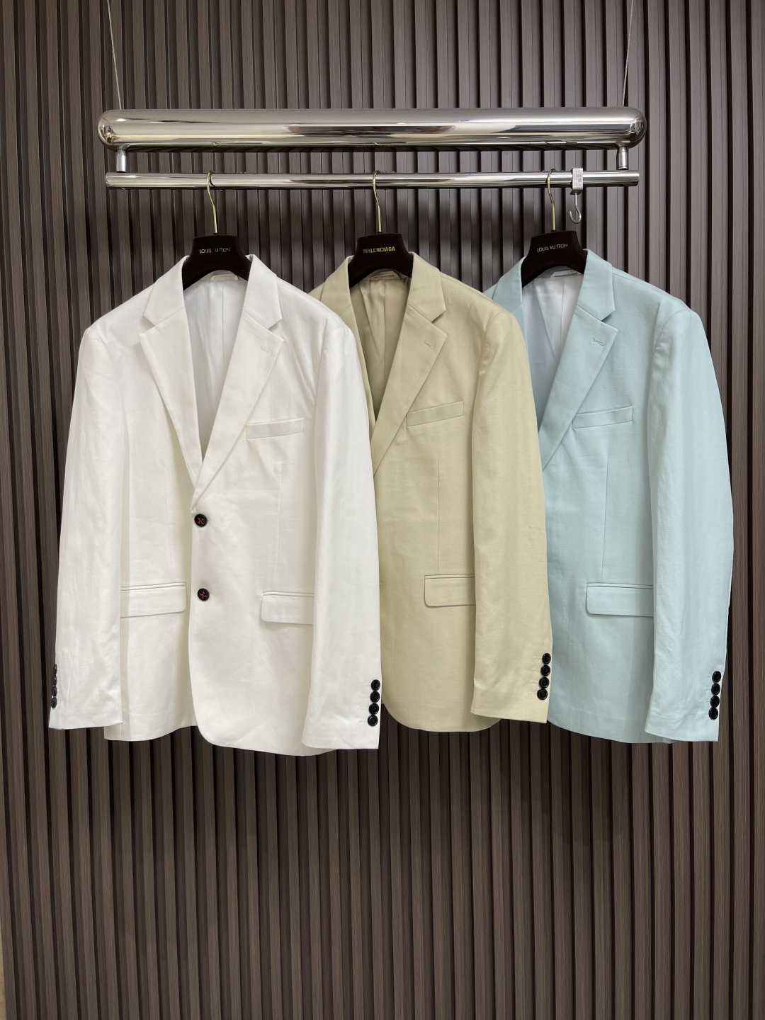 Kiton 2025SS Summer Suit: Slashed Fabric, Contoured Chests, Superior Quality, Cosmopolitan Style - 图片 3