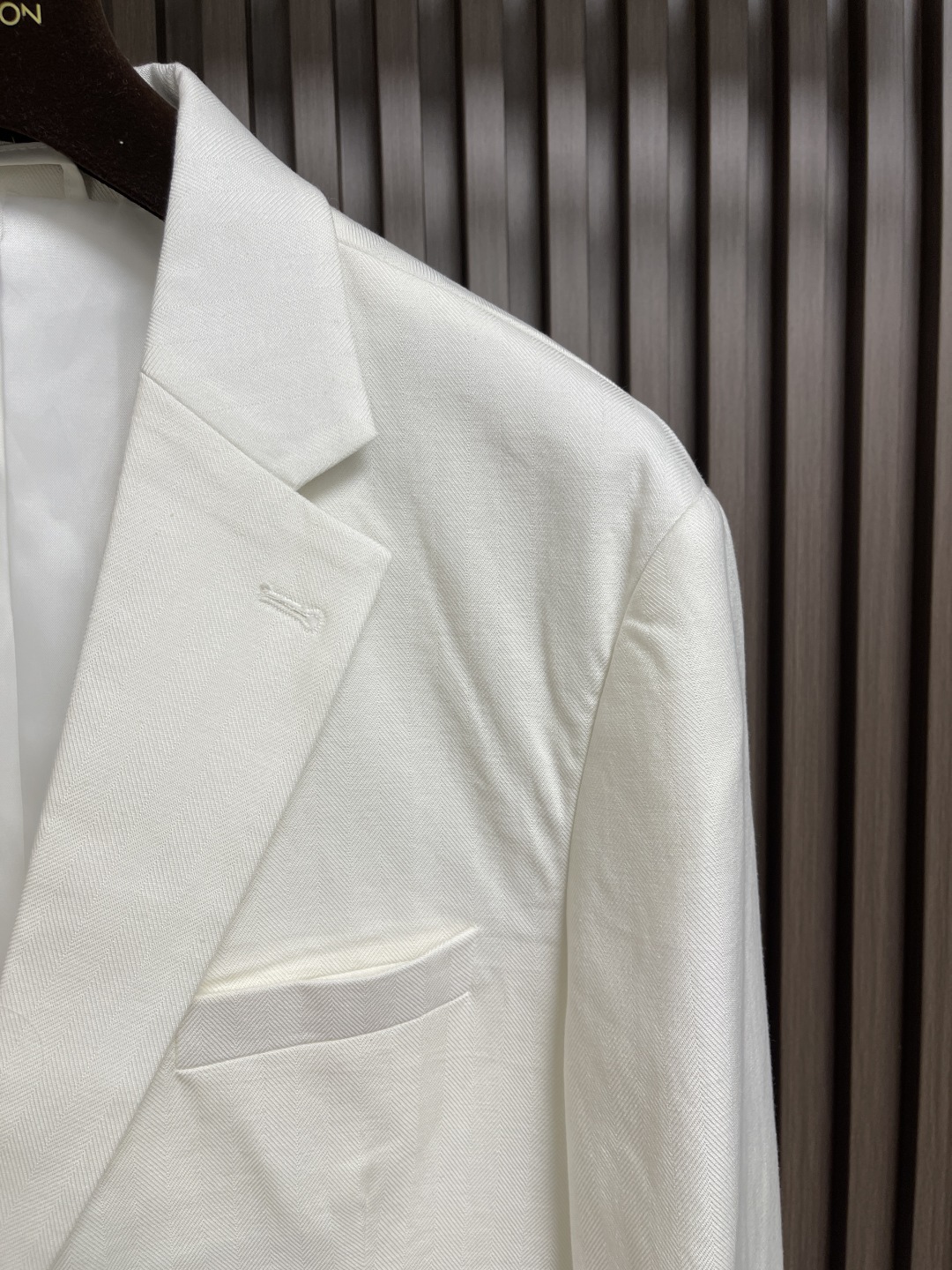 Kiton 2025SS Summer Suit: Crafted with Slashed Fabric, Contoured Chests, and Excellent Heat. - 图片 4
