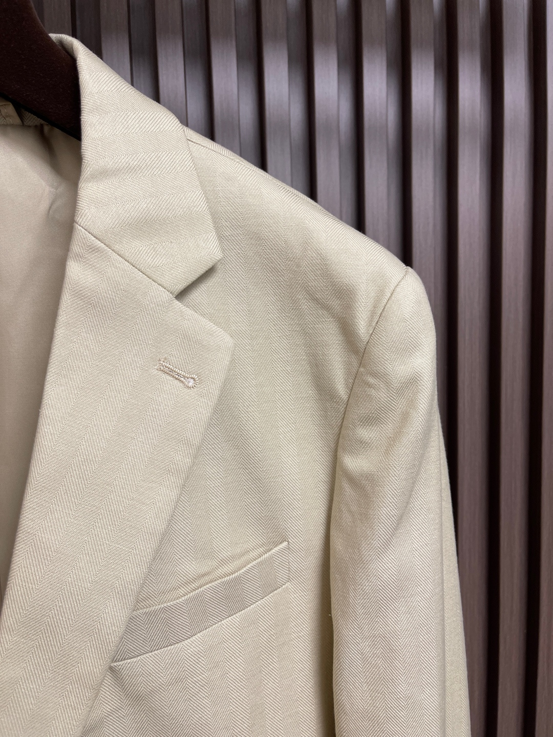 Kiton 2025SS Summer Suit: Slashed Fabric, Contoured Chests, Cosmopolitan Style, Size 48-54 - 图片 4