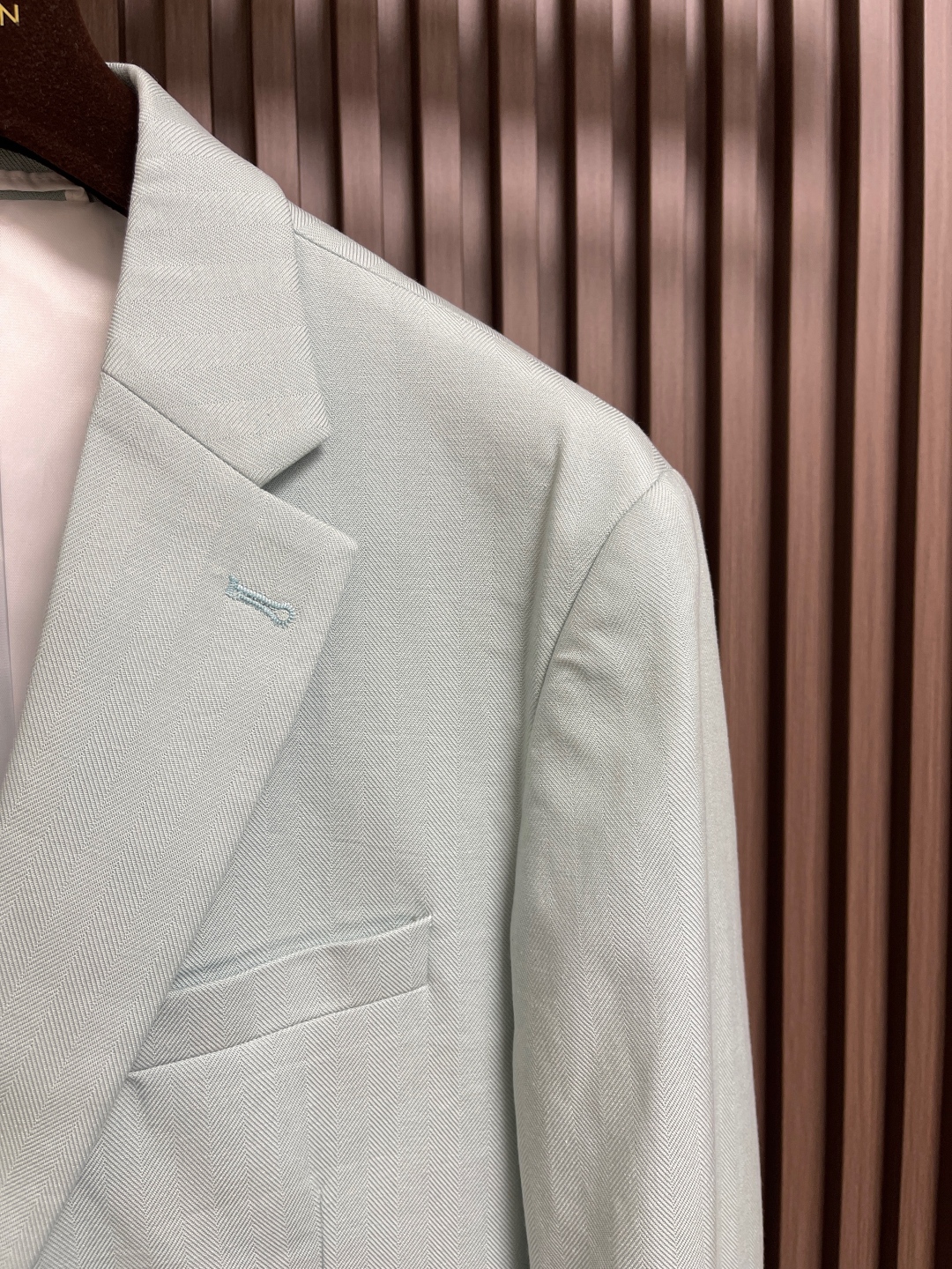 Kiton 2025SS Summer Suit: Slashed Fabric, Contoured Chests, Superior Quality, Cosmopolitan Style - 图片 4