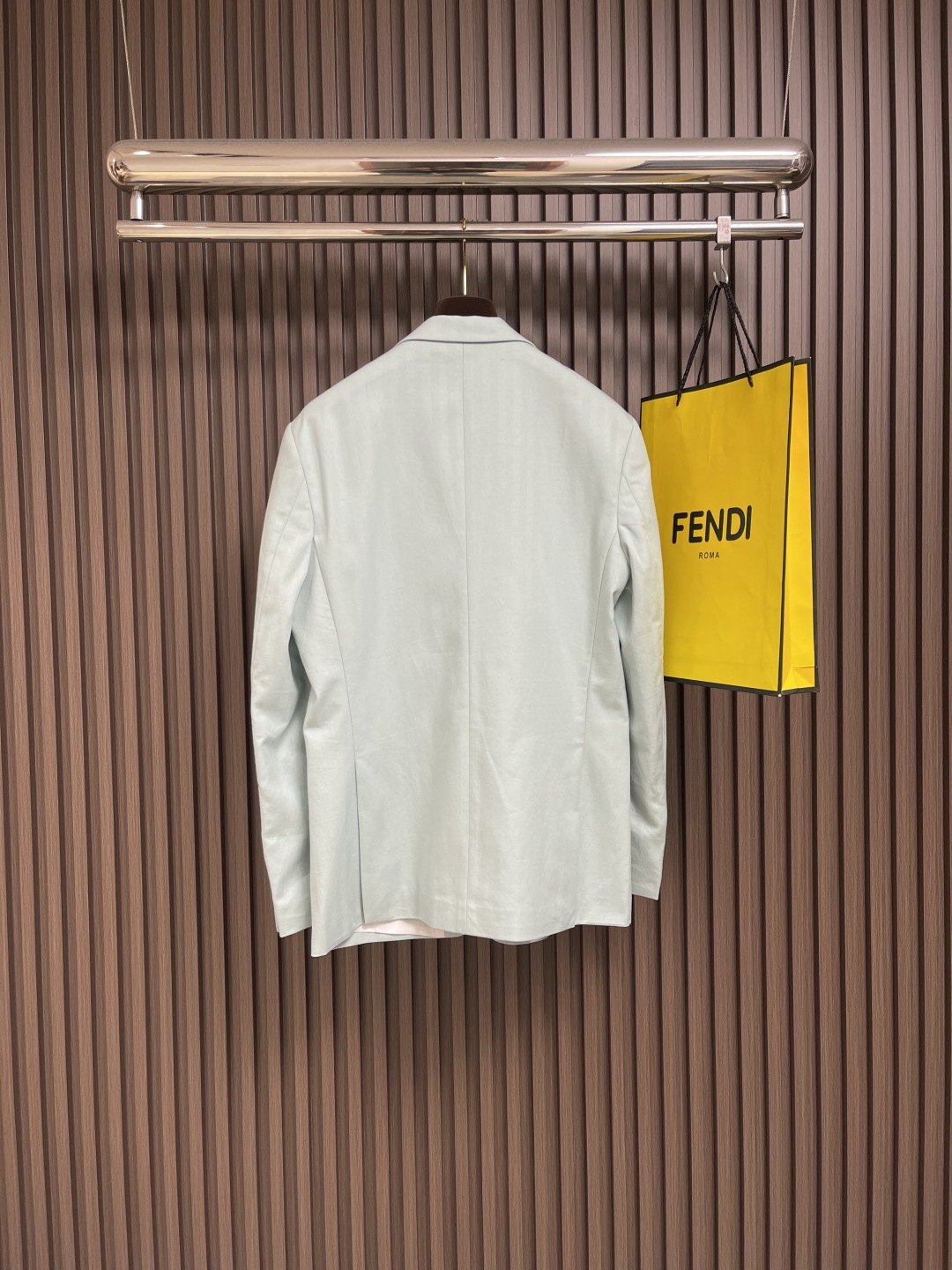Kiton 2025SS Summer Suit: Slashed Fabric, Contoured Chests, Superior Quality, Cosmopolitan Style - 图片 2