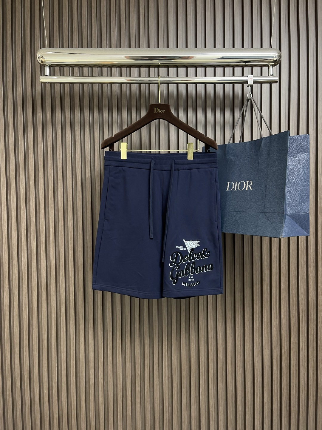 NO:428092,DG 2025SS spring and summer new casual shorts customized fabric, breathable and comfortable, impeccable details, brand elements design concept, reflecting high quality. The feel is delicate and soft!  Present casual cut, with a great upper body style. Size S-XL S-size trousers 51.5cm long, waist 78cm hip trousers 106cm M-size trousers 53cm waist 84cm hip trousers 112cm L-size trousers 54.5cm waist 90cm hip trousers 118cm XL-size trousers 56cm waist 94cm hip 124cm, shorts, alexander wang19860909DG 2025SS春夏新款休闲短裤 定制面料 透气舒适度高,细节无可挑剔,品牌元素设计理念,体现高品质.手感细腻柔软！呈现休闲裁剪,上身版型超赞.尺码S-XL S码裤长51.5cm 腰围78cm 臀围106cm M码裤长53cm 腰围84cm 臀围112cm L码裤长54.5cm 腰围90cm 臀围118cm XL码裤长56cm 腰围94cm 臀围124cm,,shorts,alexander wang,Men's clothing