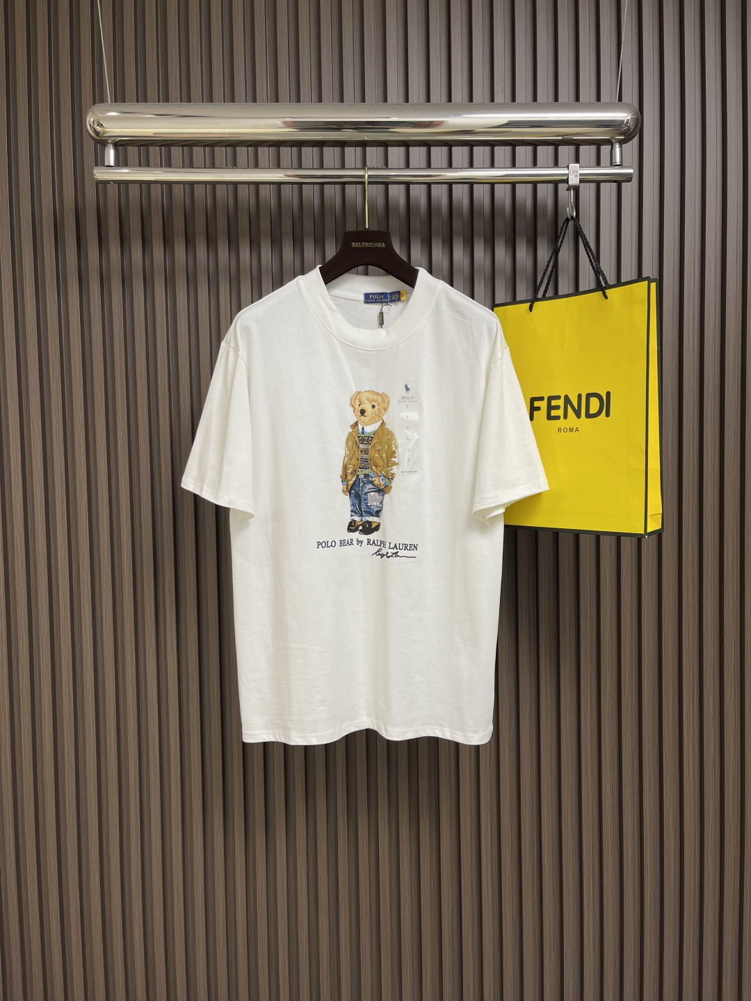 NO:430353,Ralph Lauren Classic Jacket Bear Print Couple Casual Round Neck T-shirt, Customized Original High-end G Double Yarn Pure Cotton Fabric, Fixed and Dyeed Thread, High-quality Texture, Skin-friendly and breathable, Non-stick, Imported Machine Plaster Printing, Firm, Can't Wash, Loose Style, Stylish, Stylish and Stylish, Size S-XL, Loro Piana, Jackets & Coats, Tees, T-shirt, Alexander Wang19860909Ralph Lauren 拉夫 经典夹克小熊印花情侣休闲圆领T恤,定制原版高端g双纱纯棉面料,定织定染螺纹,质感高级 亲肤透气不粘身,进口机胶浆印花 牢固 百洗不掉,宽松版型剪裁 上身宽松有型.尺码S-XL,,loro piana,jackets & coats,tees，t-shirt,alexander wang,Men's clothing