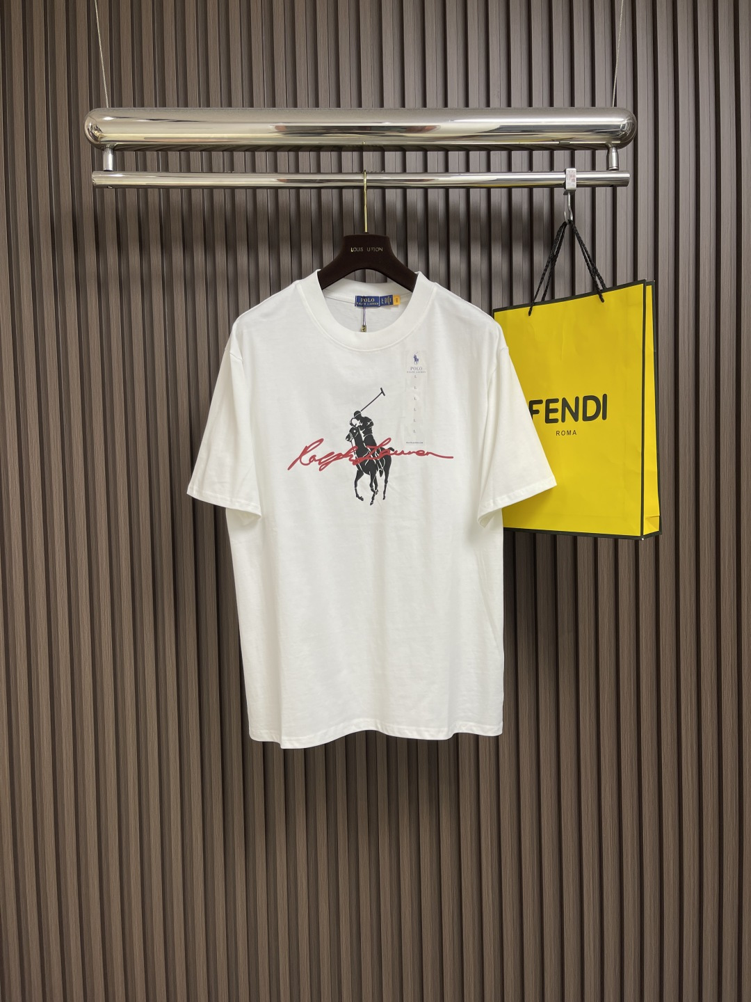 NO:430356,Ralph Lauren 2025SS summer new signature war horse logo print couple casual round neck T-shirt short-sleeved T-shirt, customized customer-supplied g double yarn pure cotton fabric, fixed weaving and dyeing thread, high-quality texture, skin-friendly and breathable non-stick, imported machine glue printing, firm and reliable, can not be washed off, loose fitting cut, the upper body is loose and stylish. Size S-XL,,loro piano,T-shirt,tees,t-shirt,alexander wang19860909Ralph Lauren 拉夫 2025SS夏季新款签名战马logo印花情侣休闲圆领T恤短袖T恤,定制客供g双纱纯棉面料,定织定染螺纹,质感高级 亲肤透气不粘身 进口机胶浆印花 牢固可靠 百洗不掉 宽松版型剪裁 上身宽松有型.尺码S-XL,,loro piana,T-shirt,tees，t-shirt,alexander wang,Men's clothing